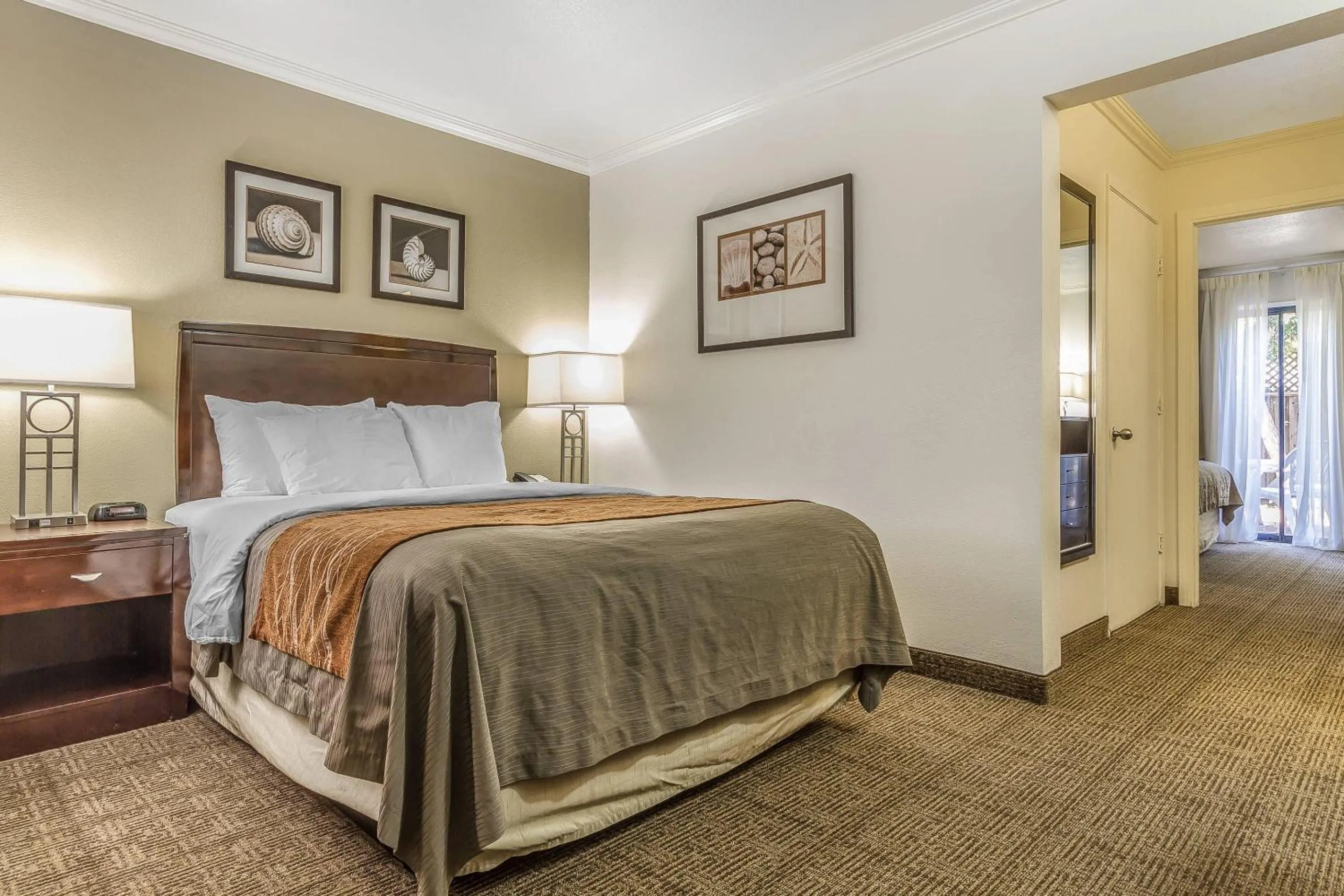 Bedroom, Bed in Comfort Inn Santa Cruz North