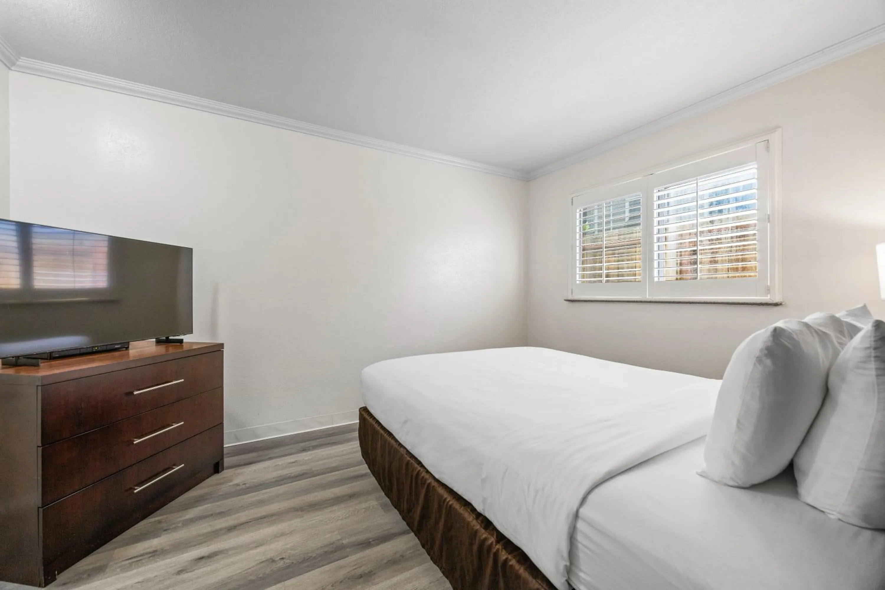 Bed in Comfort Inn Santa Cruz North