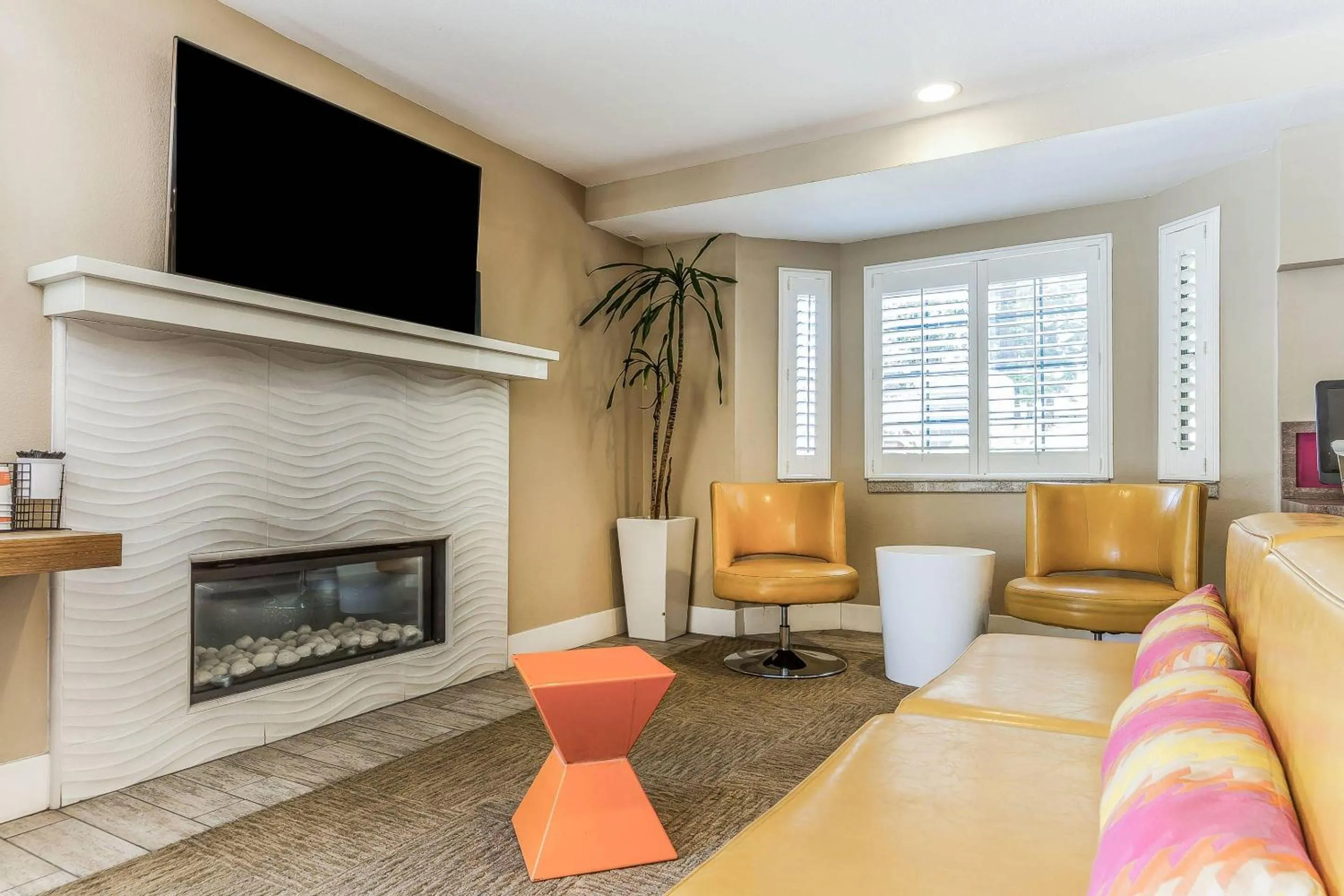 Lobby or reception in Comfort Inn Santa Cruz North