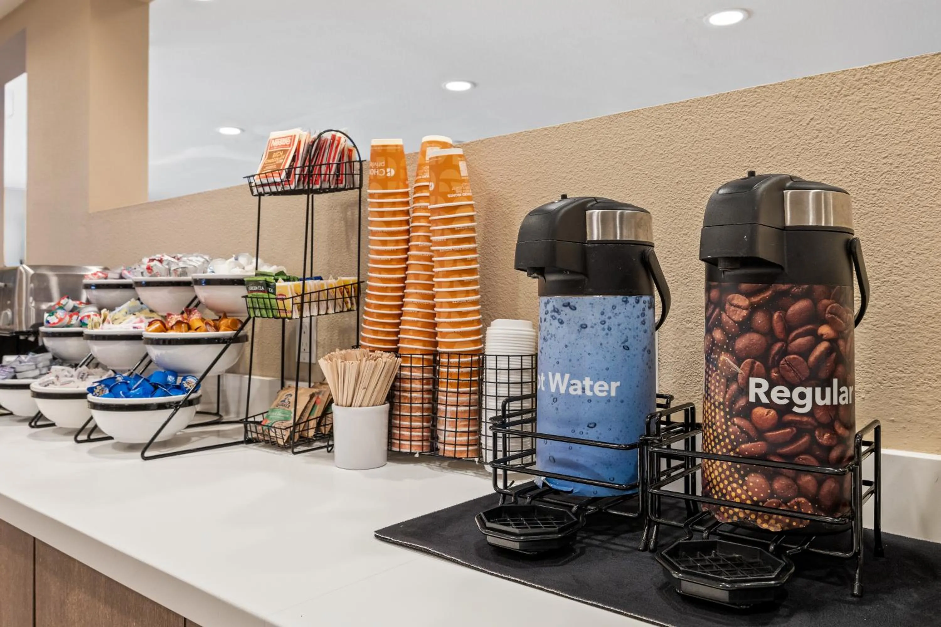 Breakfast in Comfort Inn Santa Cruz North