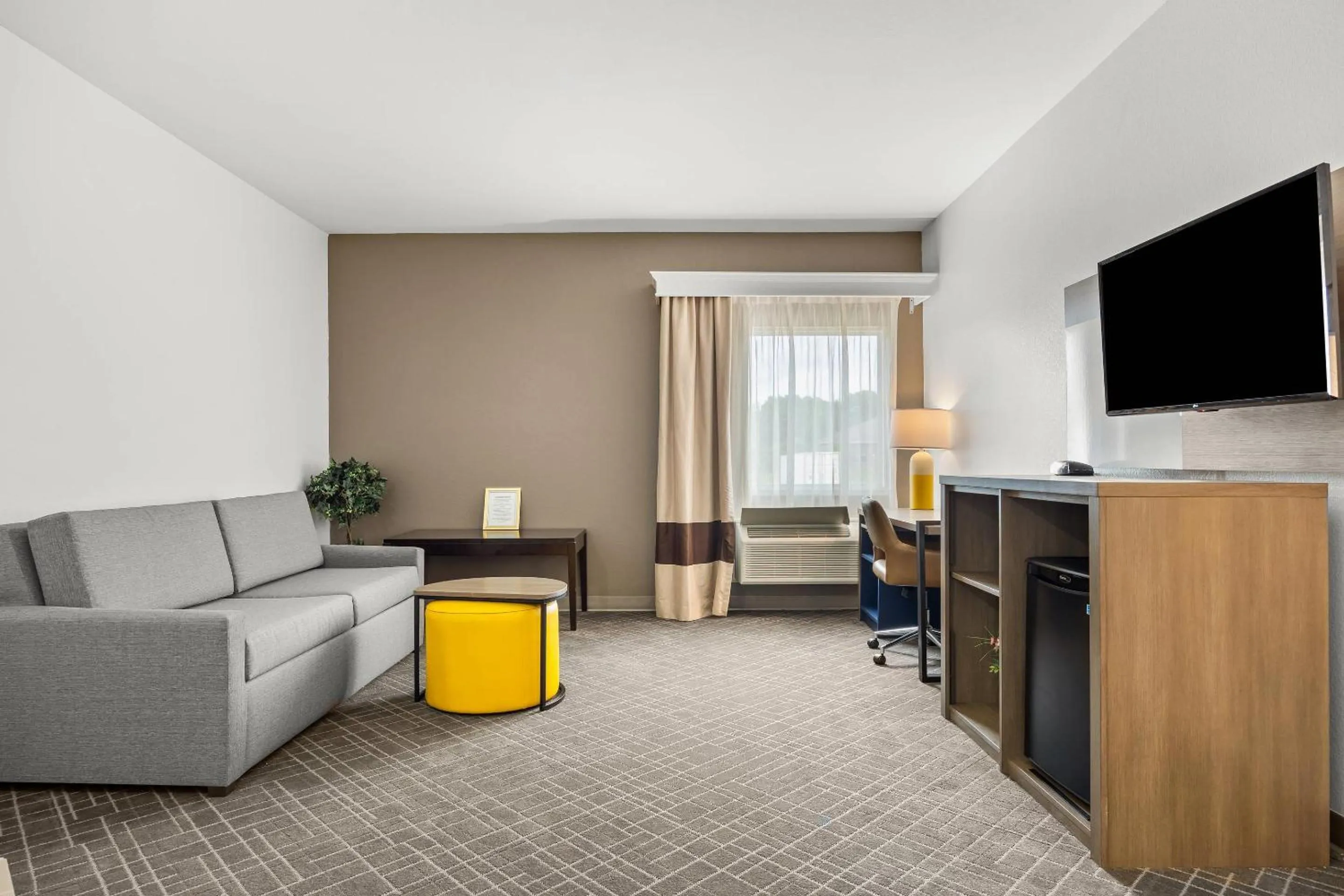 Bedroom in Comfort Inn Willow Springs US 60 and US 63