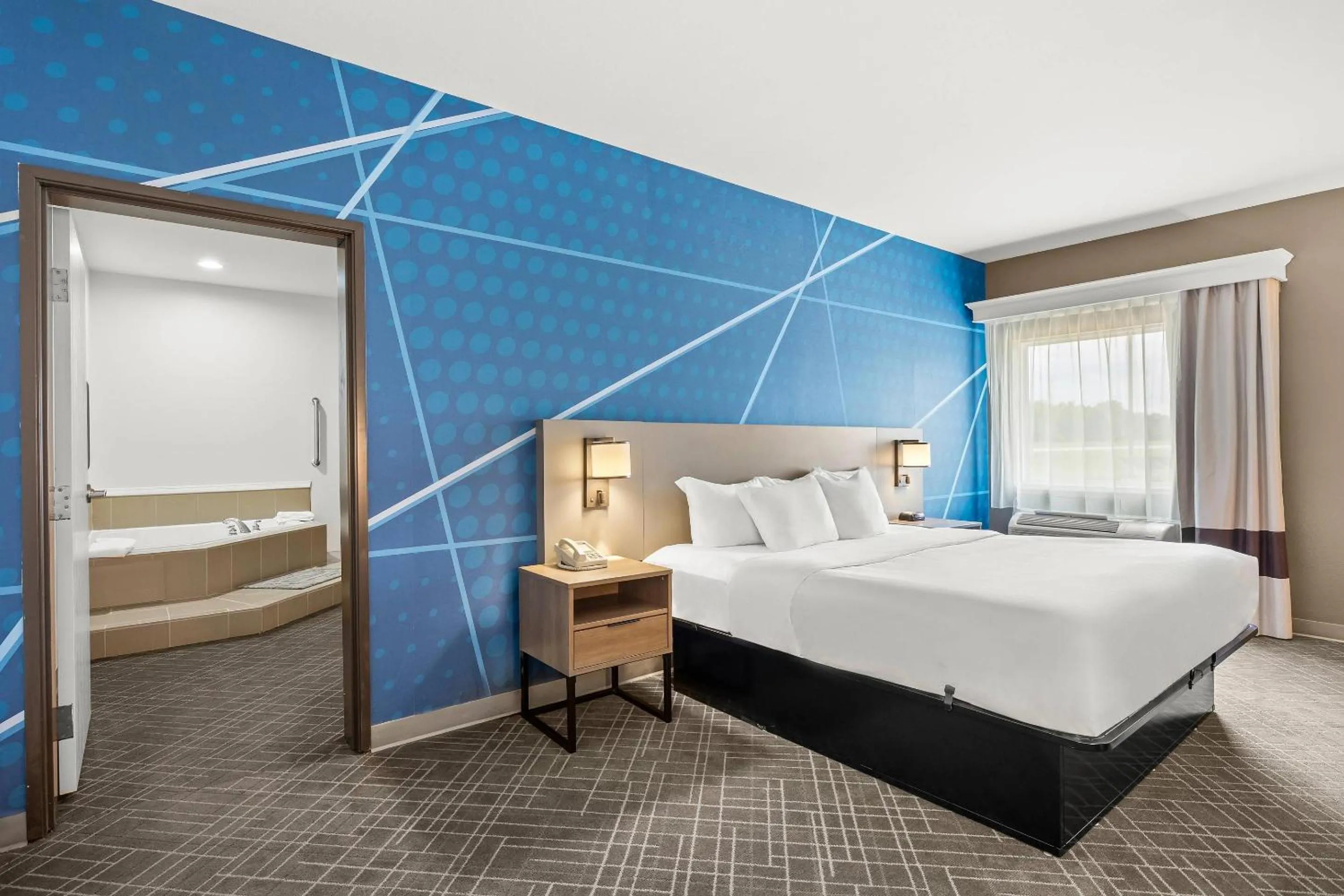 Bedroom, Bed in Comfort Inn Willow Springs US 60 and US 63