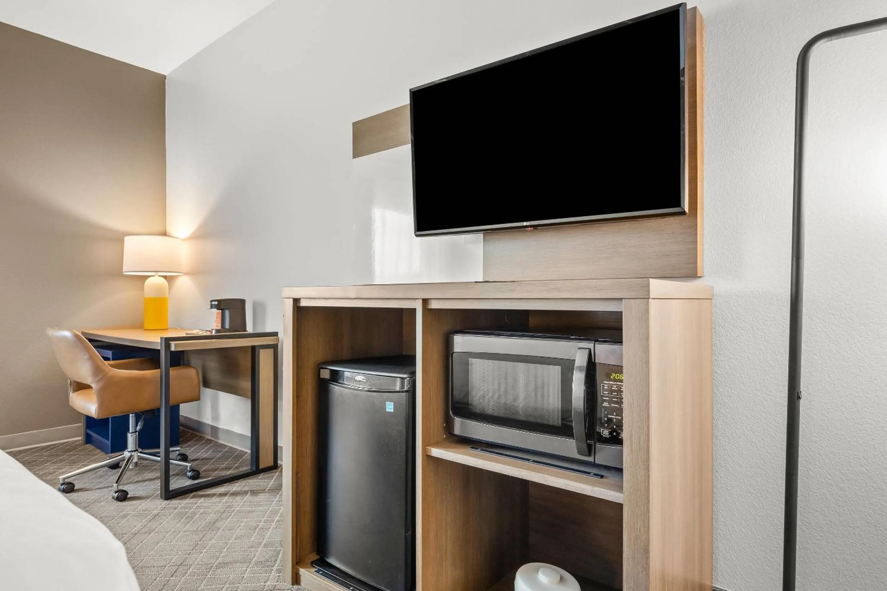 Bedroom in Comfort Inn Willow Springs US 60 and US 63