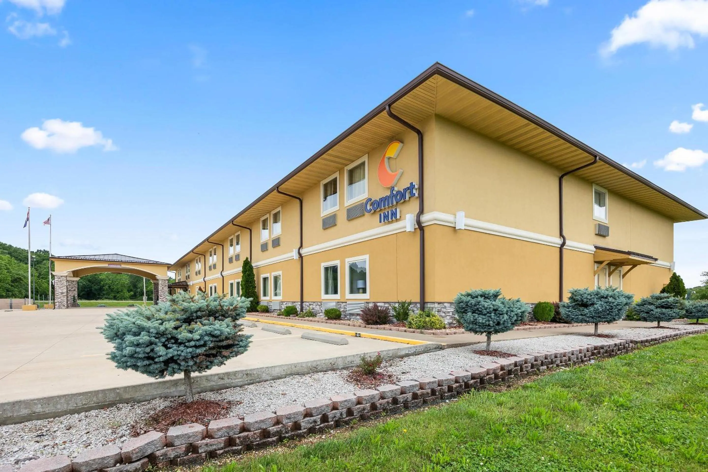 Property building in Comfort Inn Willow Springs US 60 and US 63