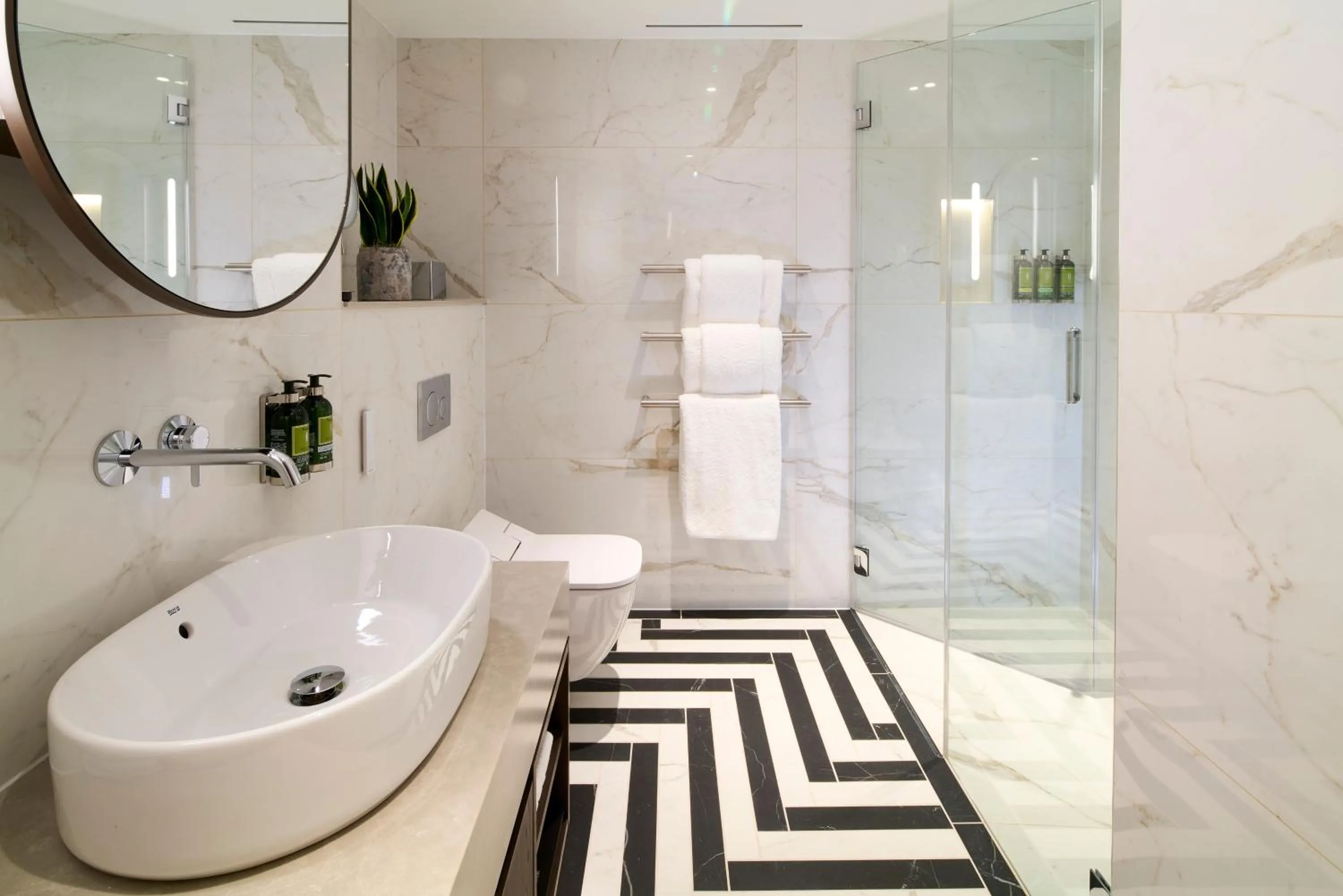 Shower in Cheval Phoenix House at Sloane Square