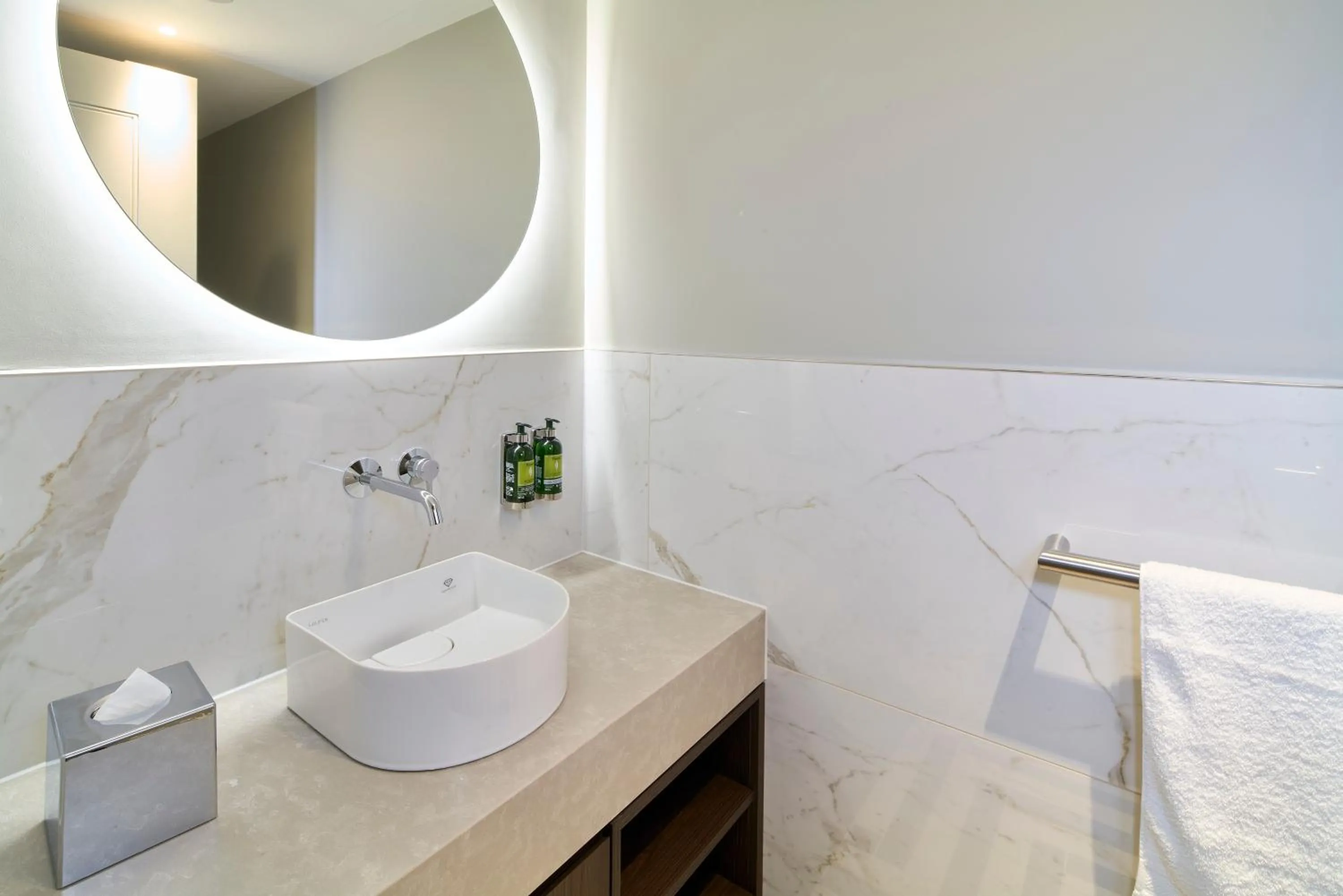 Toilet in Cheval Phoenix House at Sloane Square