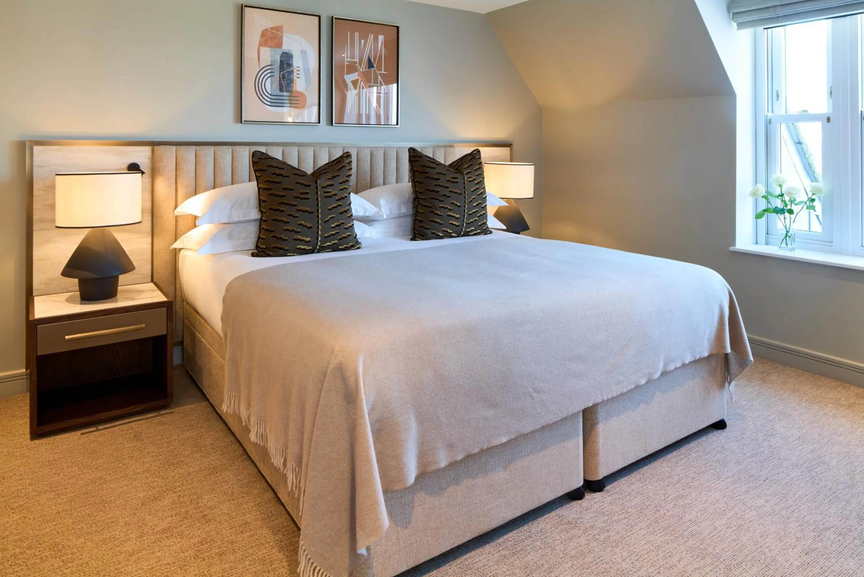 Bed in Cheval Phoenix House at Sloane Square