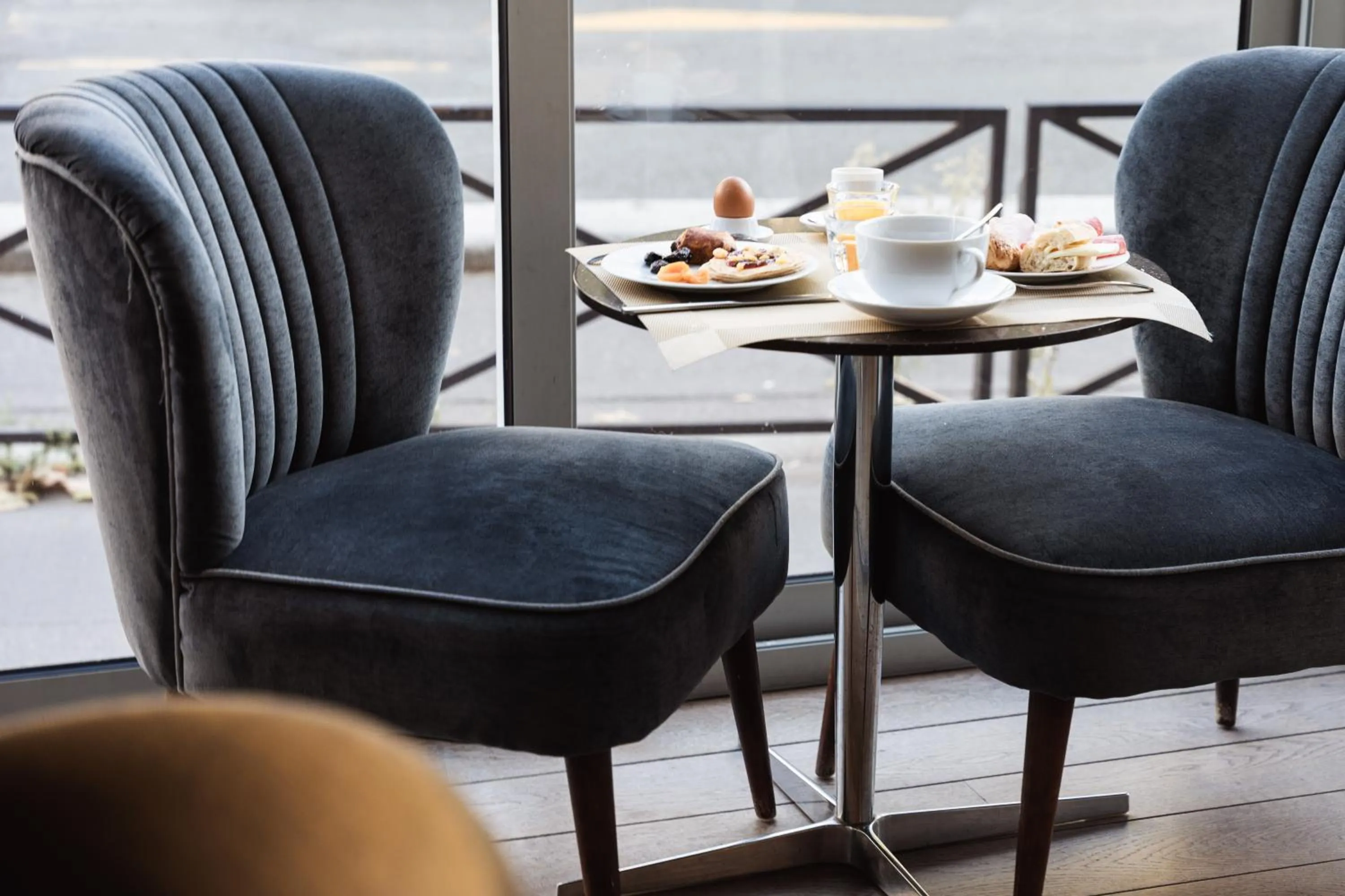 Food and drinks in Hôtel Eiffel Segur