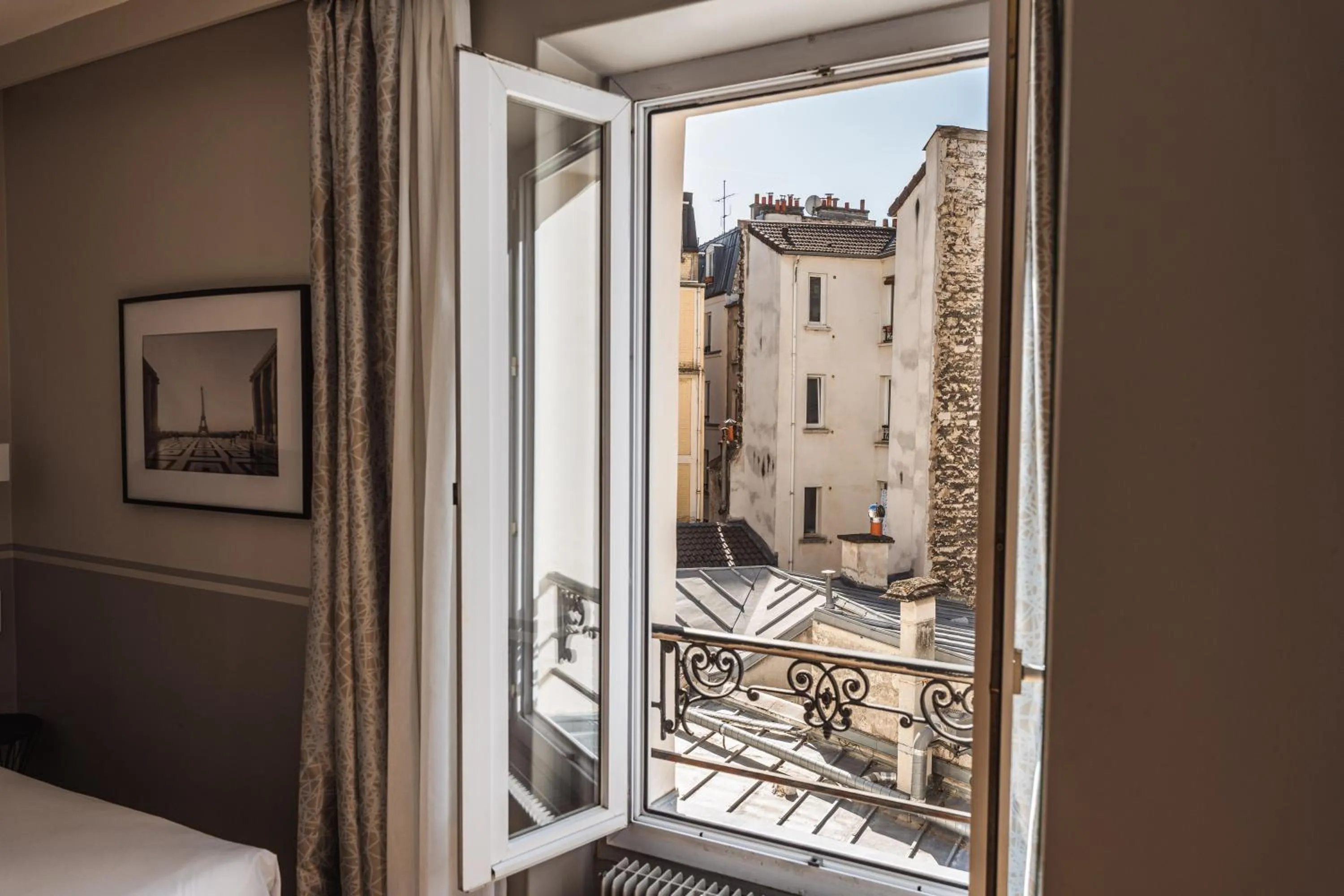 View (from property/room), Bed in Hôtel Eiffel Segur