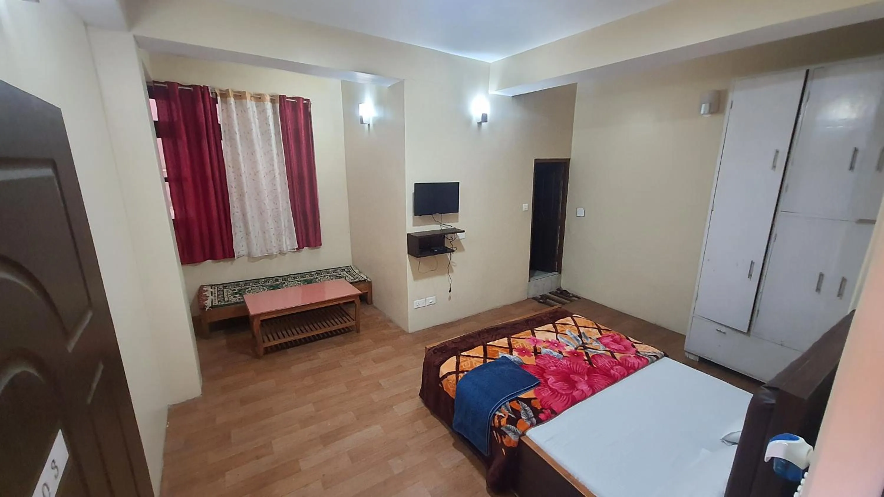 Photo of the whole room, Bed in Great Eastern Valley Residency