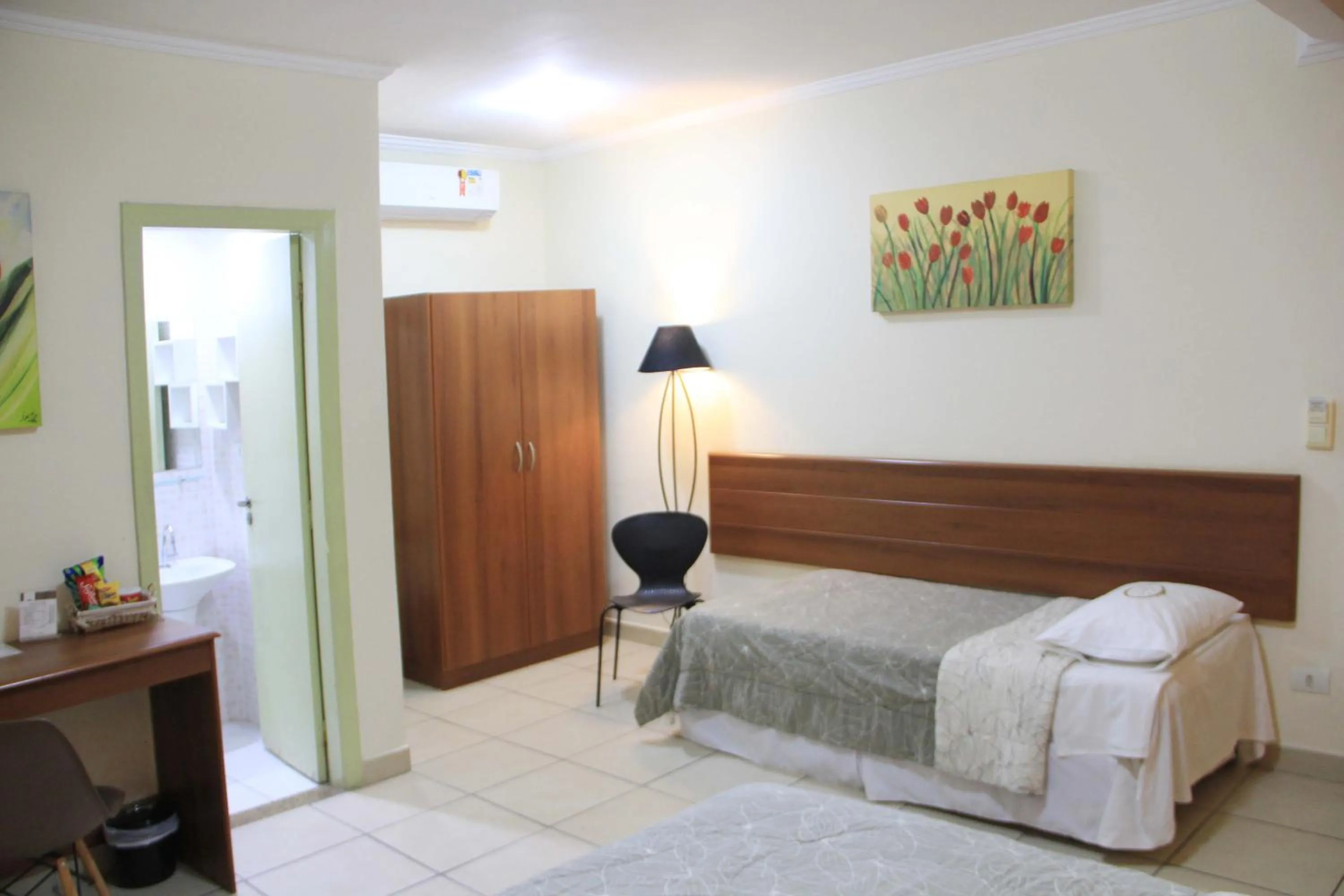 Bedroom, Bed in Hotel Valparaíso - Metrô Paraíso e 800m da Av Paulista