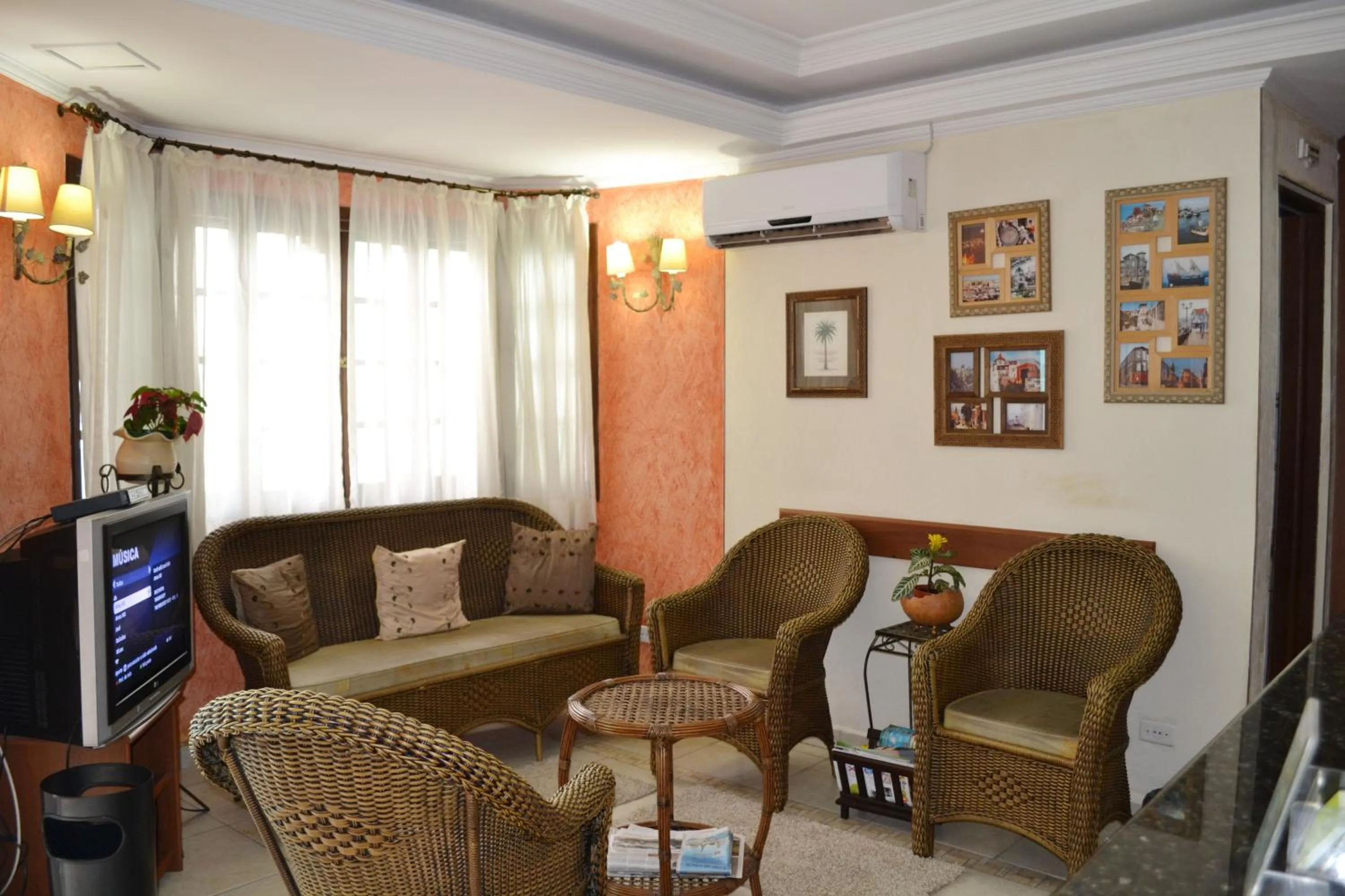 Lobby or reception in Hotel Valparaíso - Metrô Paraíso e 800m da Av Paulista