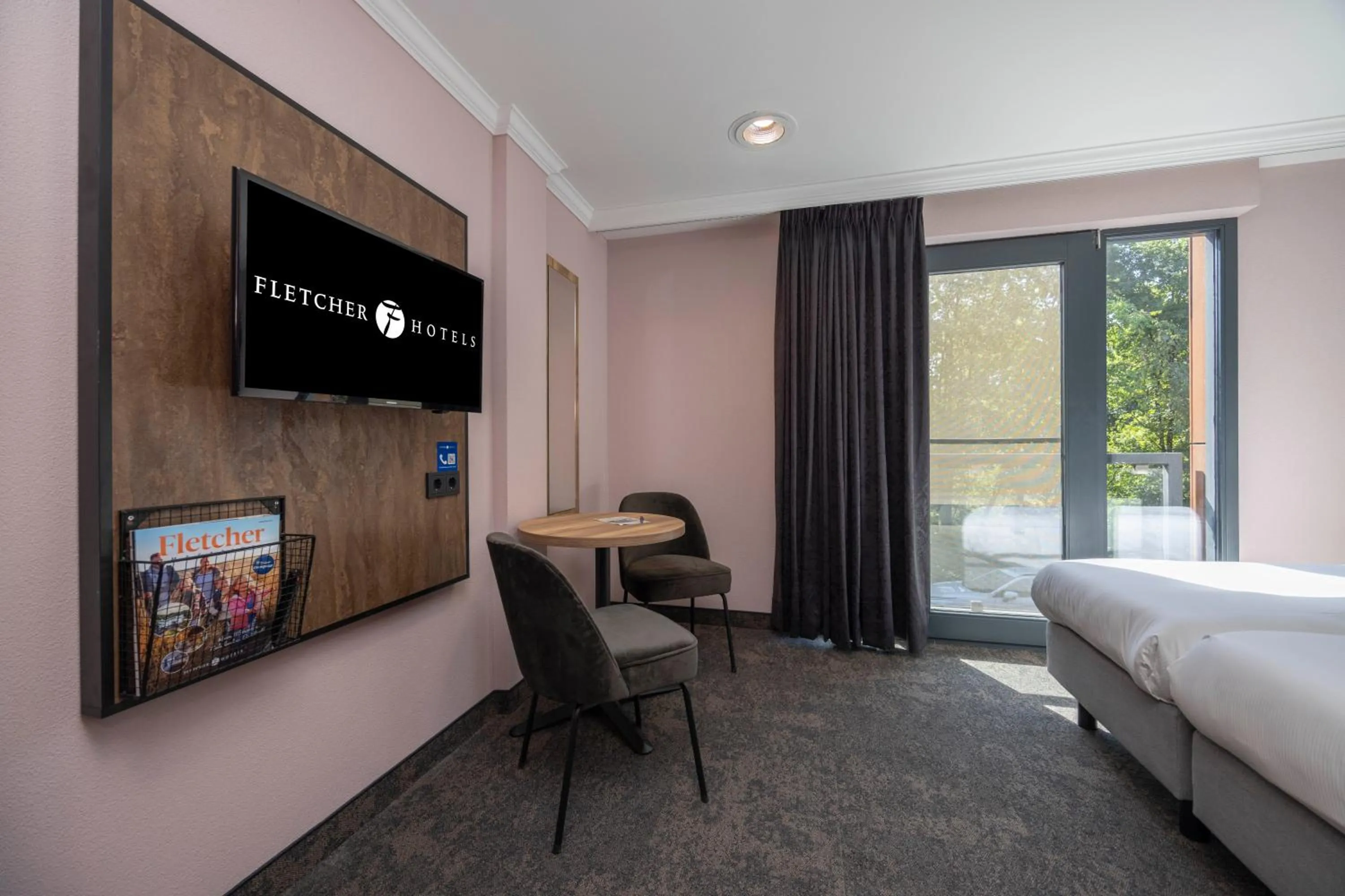 Communal lounge/ TV room, Bed in Fletcher Hotel-Restaurant De Kempen
