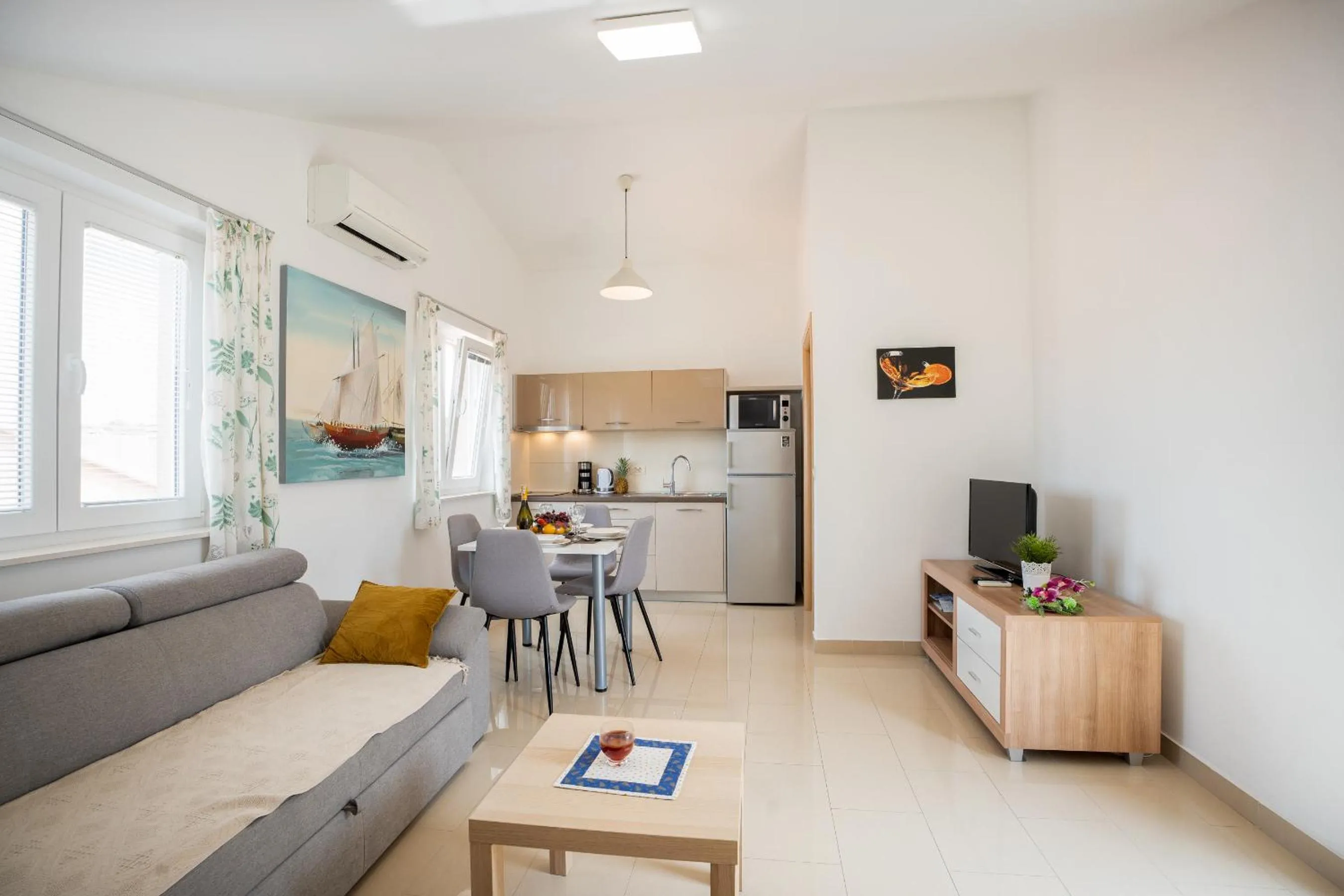 Deluxe One-Bedroom Apartment with Terrace in Apartments A&A