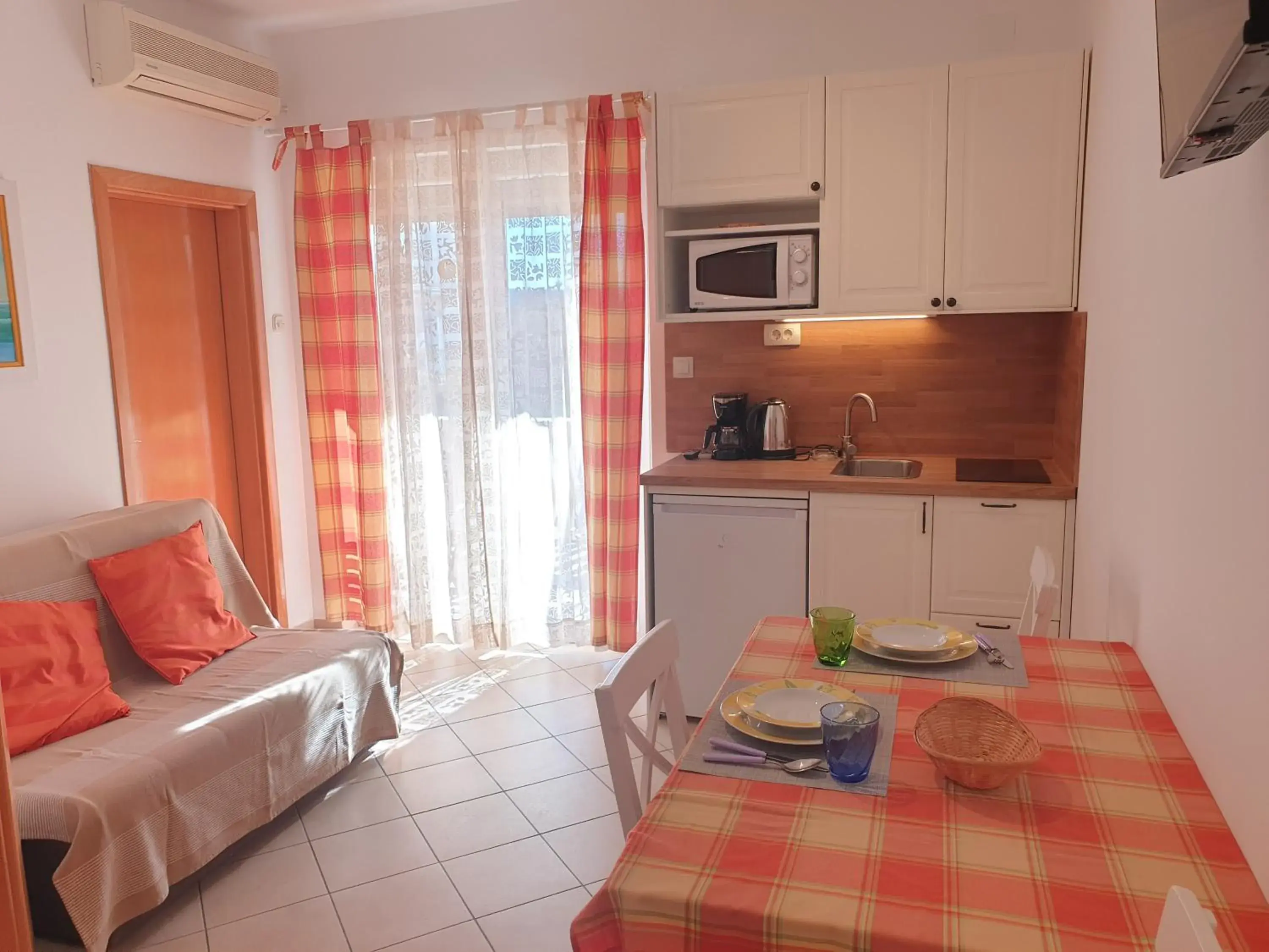 Standard One-Bedroom Apartment with Terrace - single occupancy in Apartments A&A Standard One-Bedroom Apartment with Terrace - single occupancy in Apartments A&A