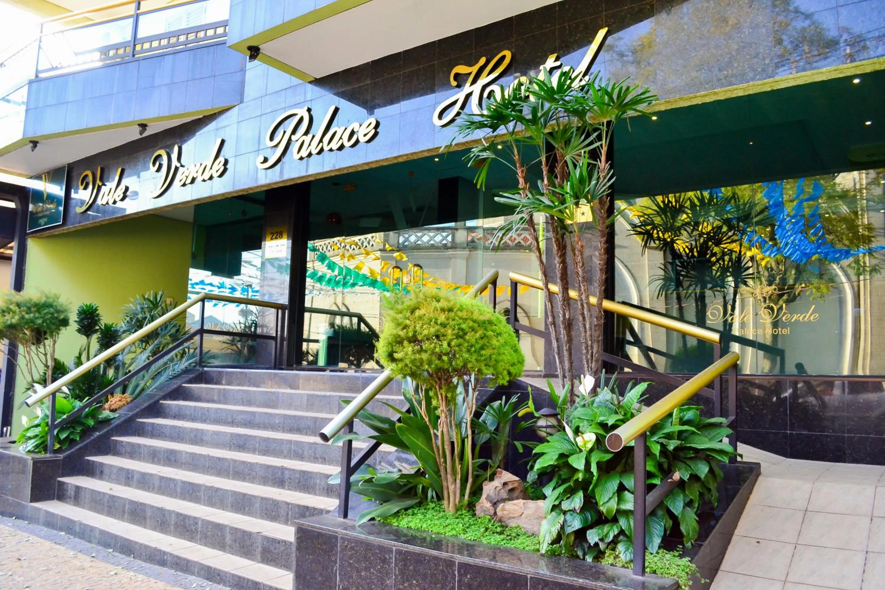 Facade/entrance in Vale Verde Palace Hotel