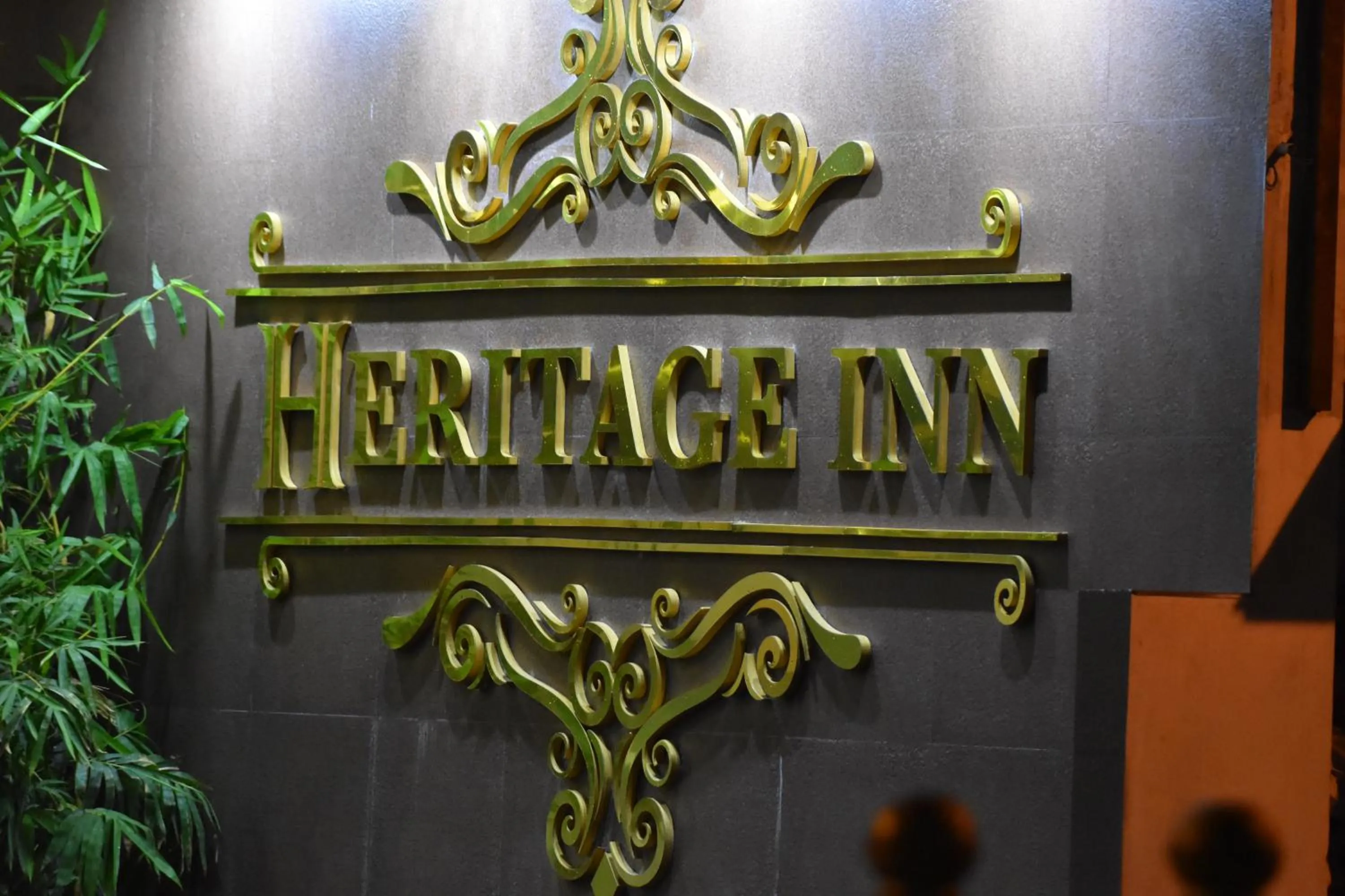Logo/Certificate/Sign in Heritage Inn