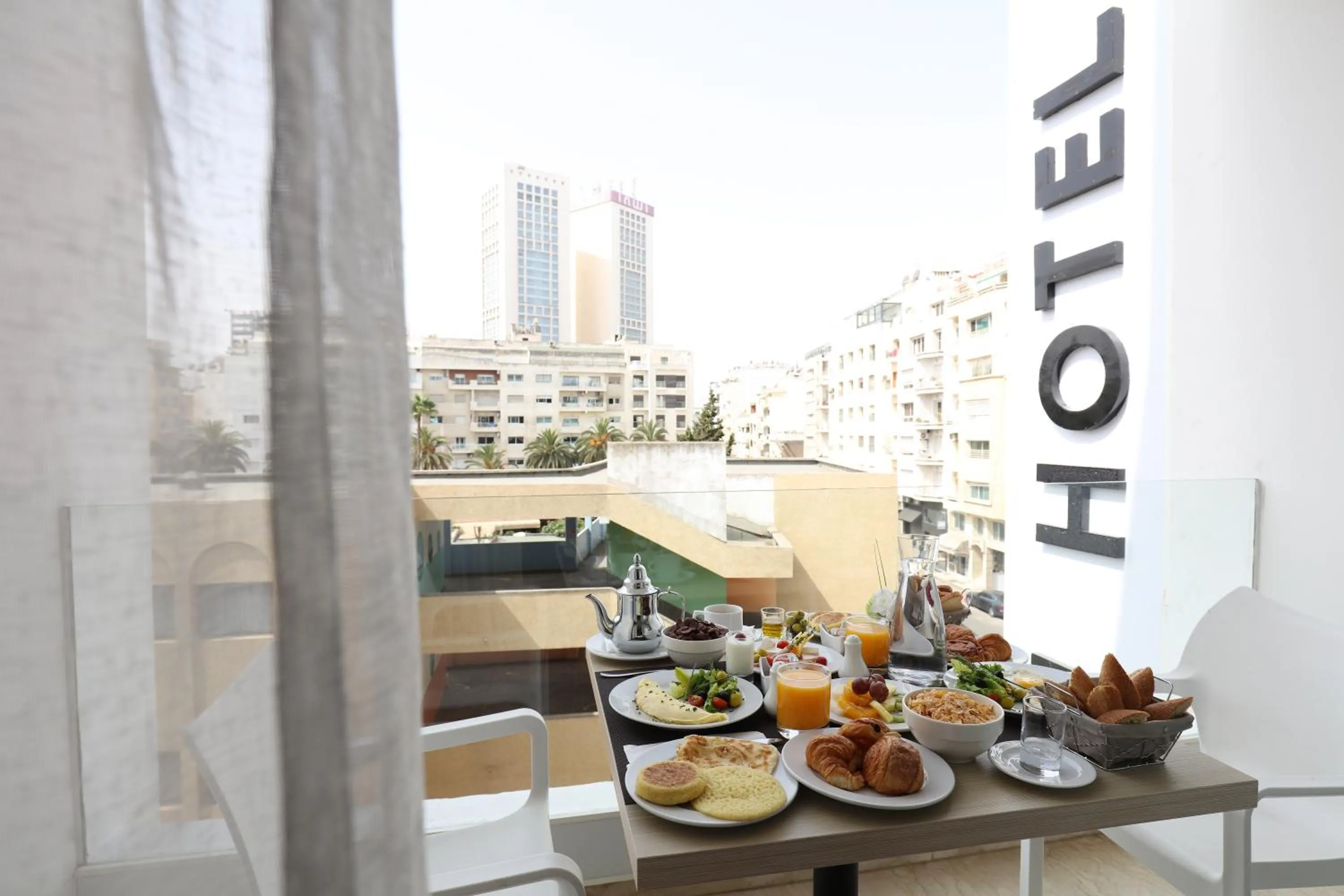 Food and drinks in Mid Town Hotel Casablanca