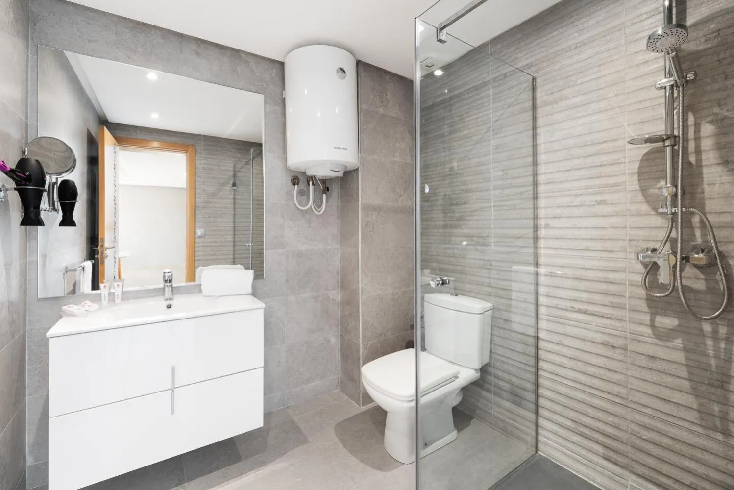 Shower in Mid Town Hotel Casablanca