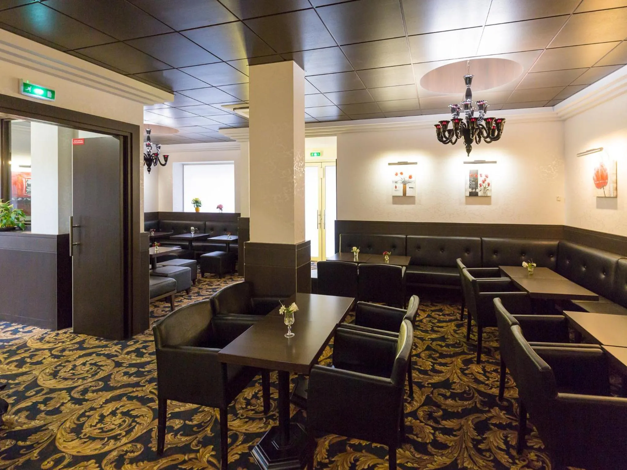 Communal lounge/ TV room in Hôtel Irlande