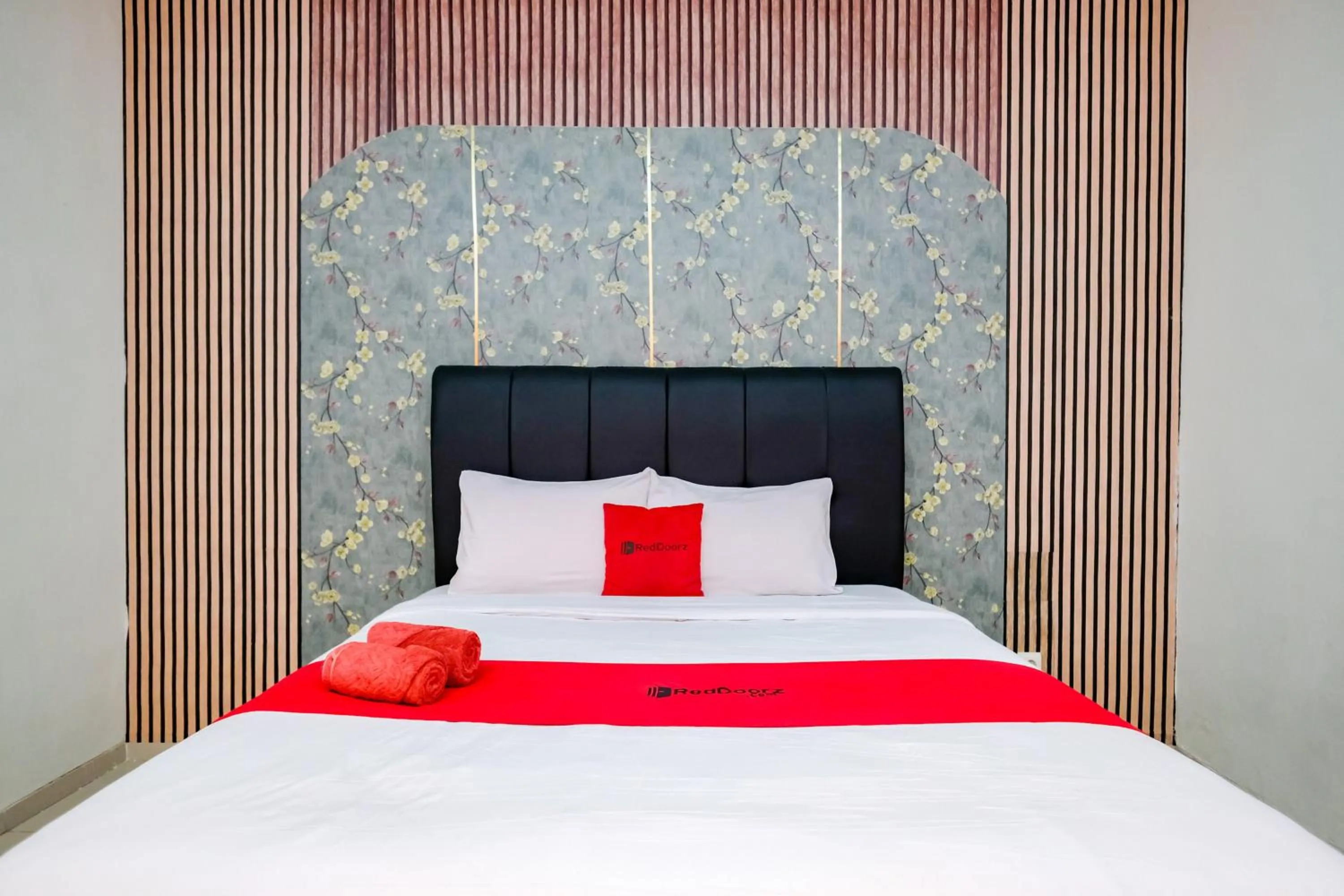 Bedroom, Bed in RedDoorz @ Panglima Sudirman