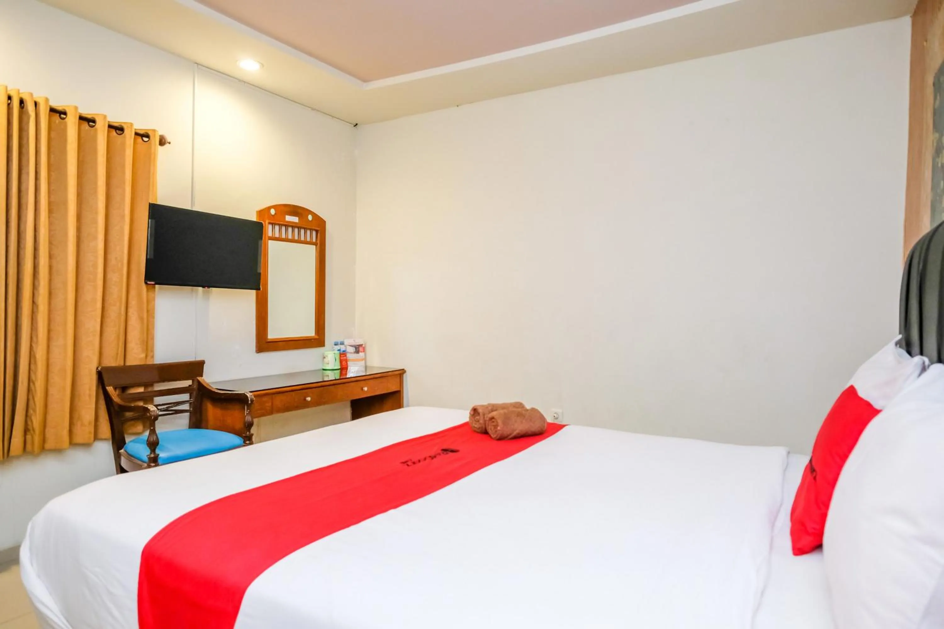 Bedroom, Bed in RedDoorz @ Panglima Sudirman