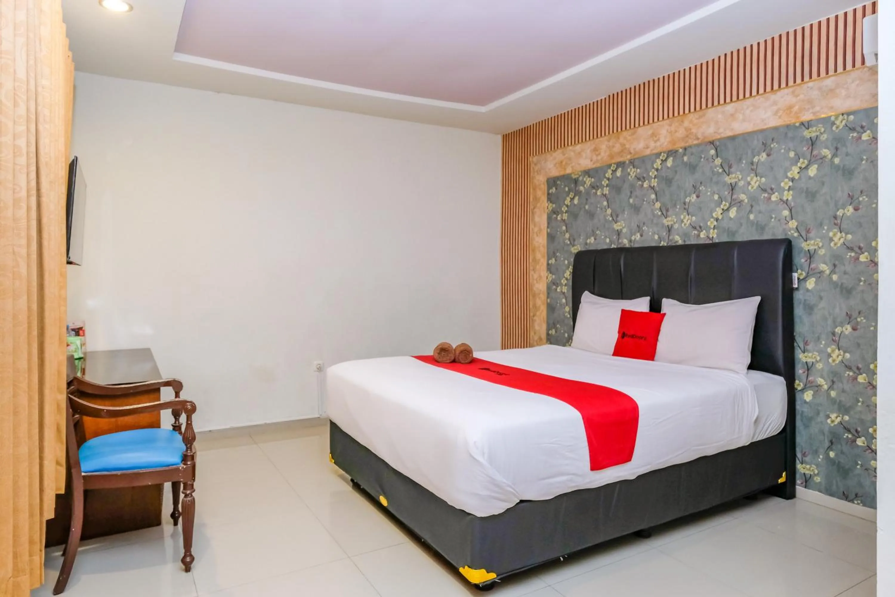 Bedroom, Bed in RedDoorz @ Panglima Sudirman