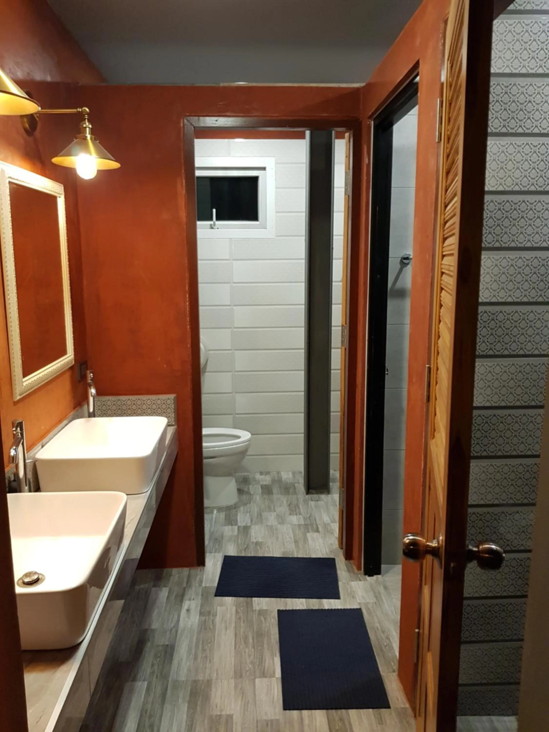 Bathroom in Tepbunthom Hostel