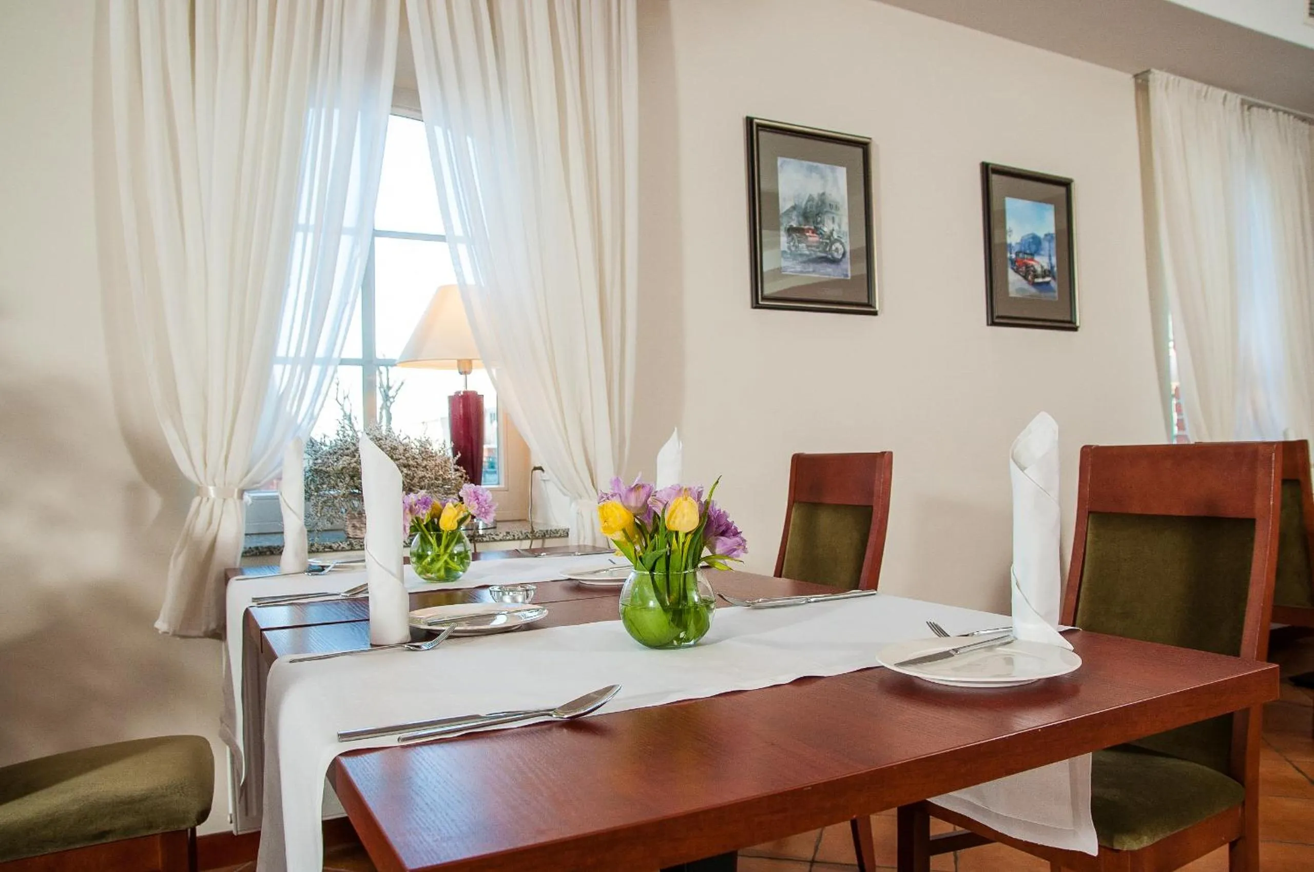 Restaurant/places to eat in Hotel Hugo Business & Spa