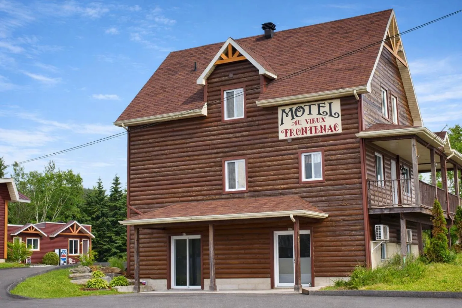 Property building in Motel Au Vieux Frontenac