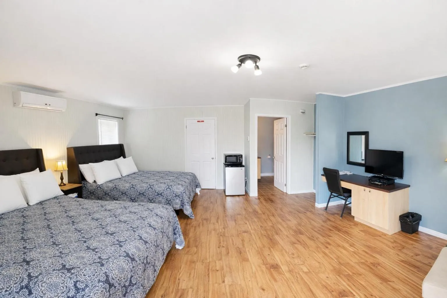 Bed in Motel Au Vieux Frontenac