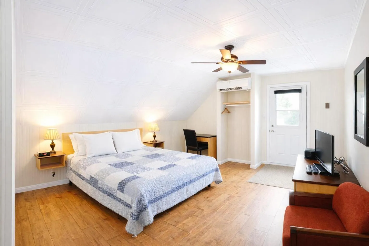 Bed in Motel Au Vieux Frontenac