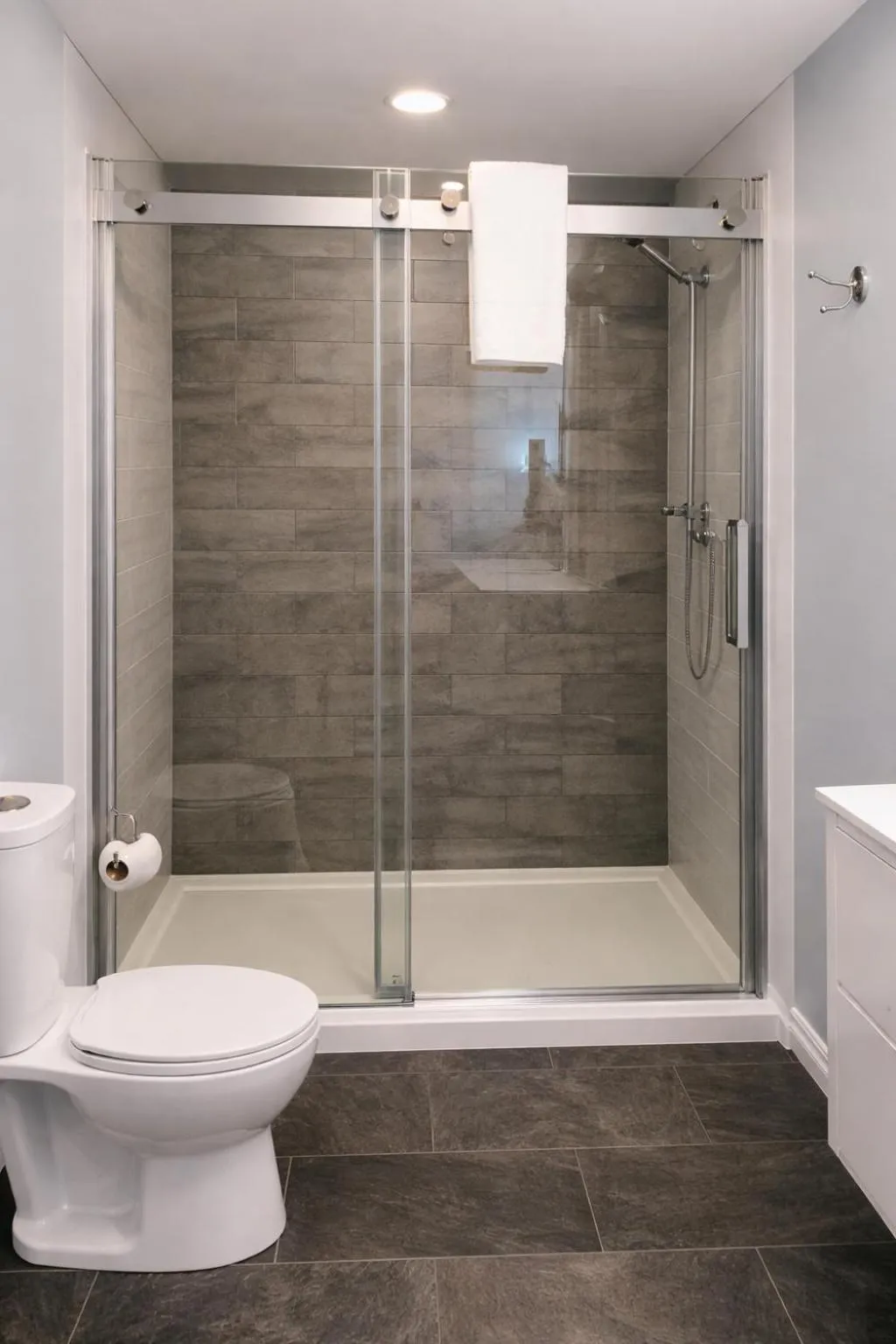 Shower in Motel Au Vieux Frontenac