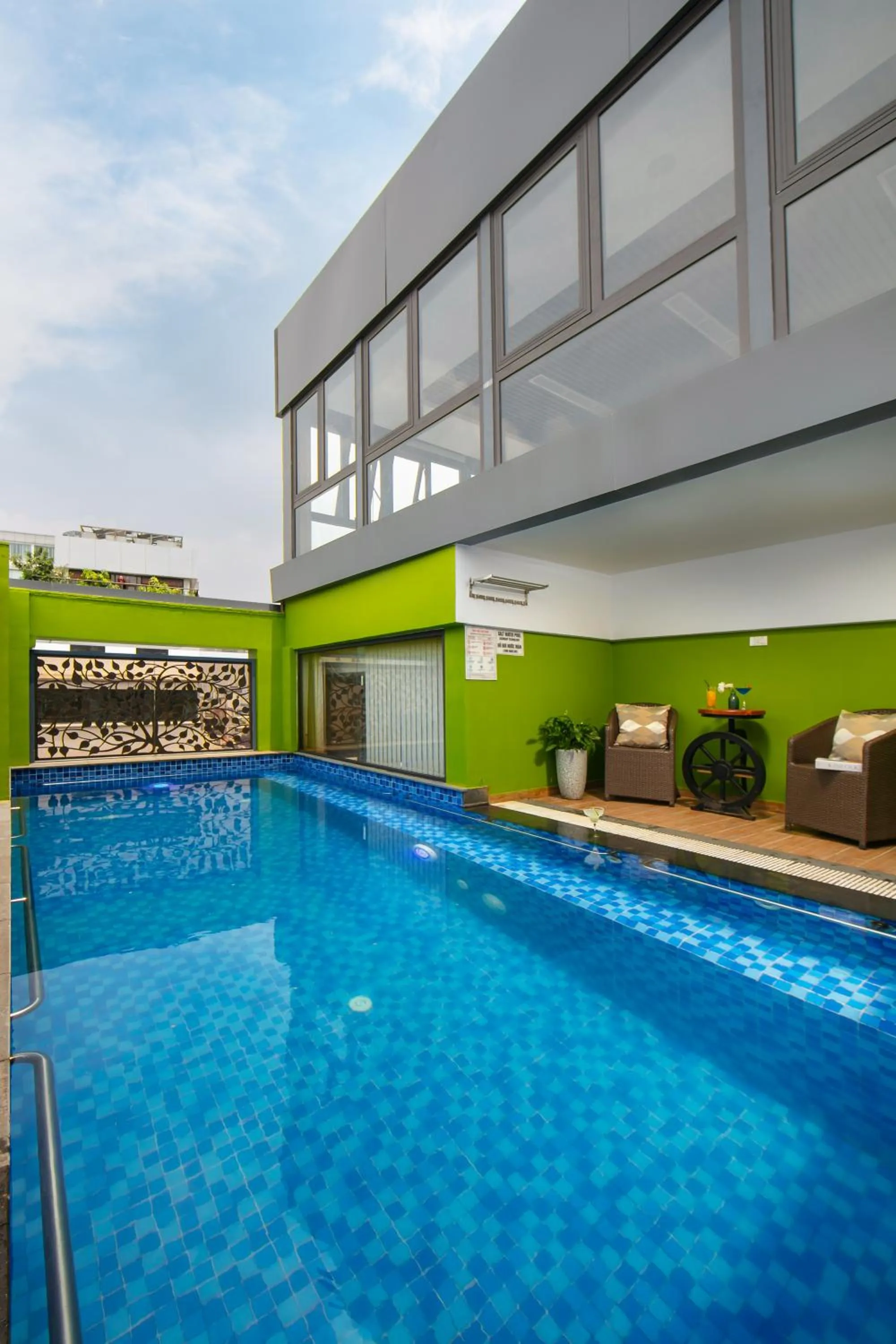 Swimming pool in Nesta Hotel Saigon