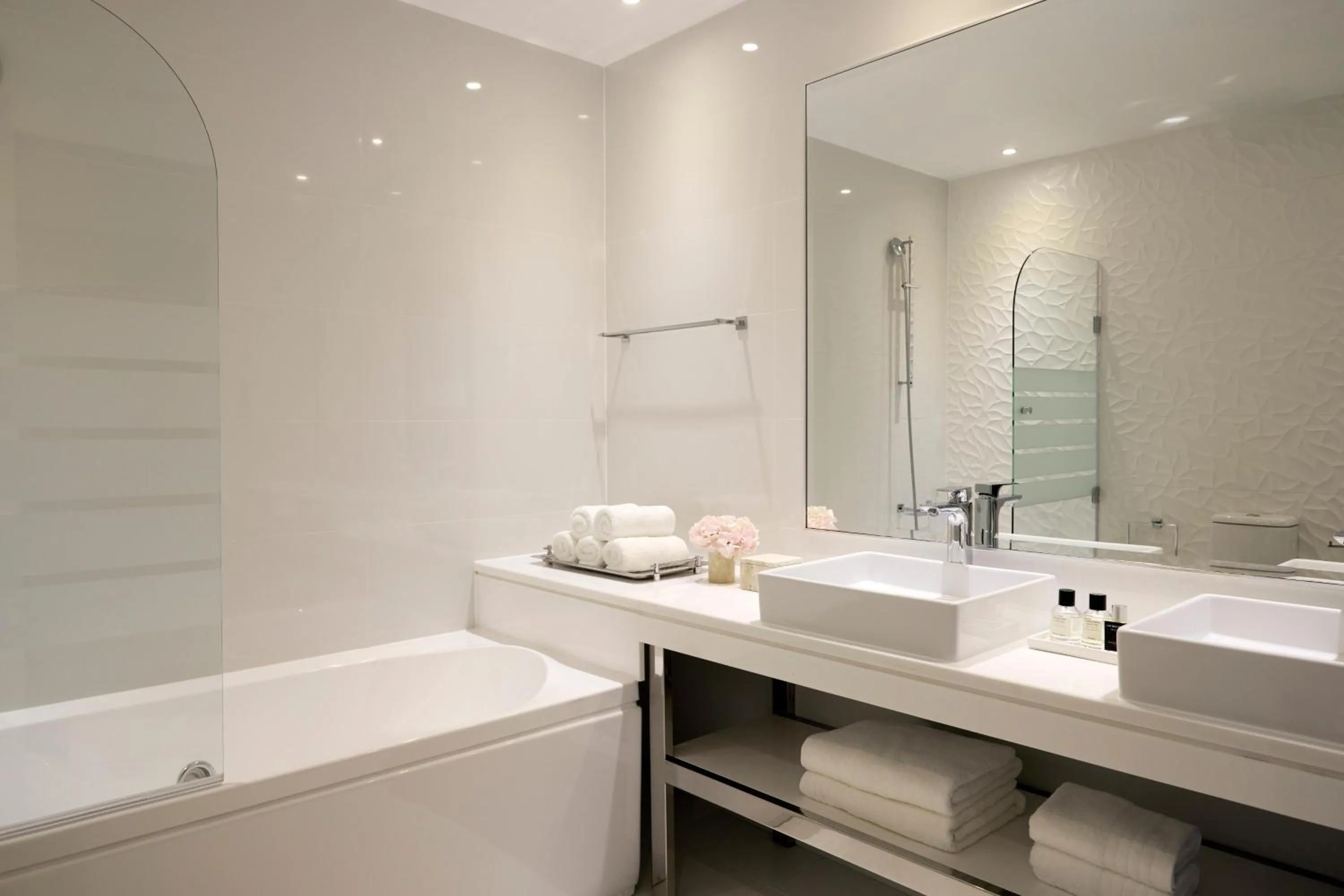 Bathroom in Pomegranate Wellness Spa Hotel