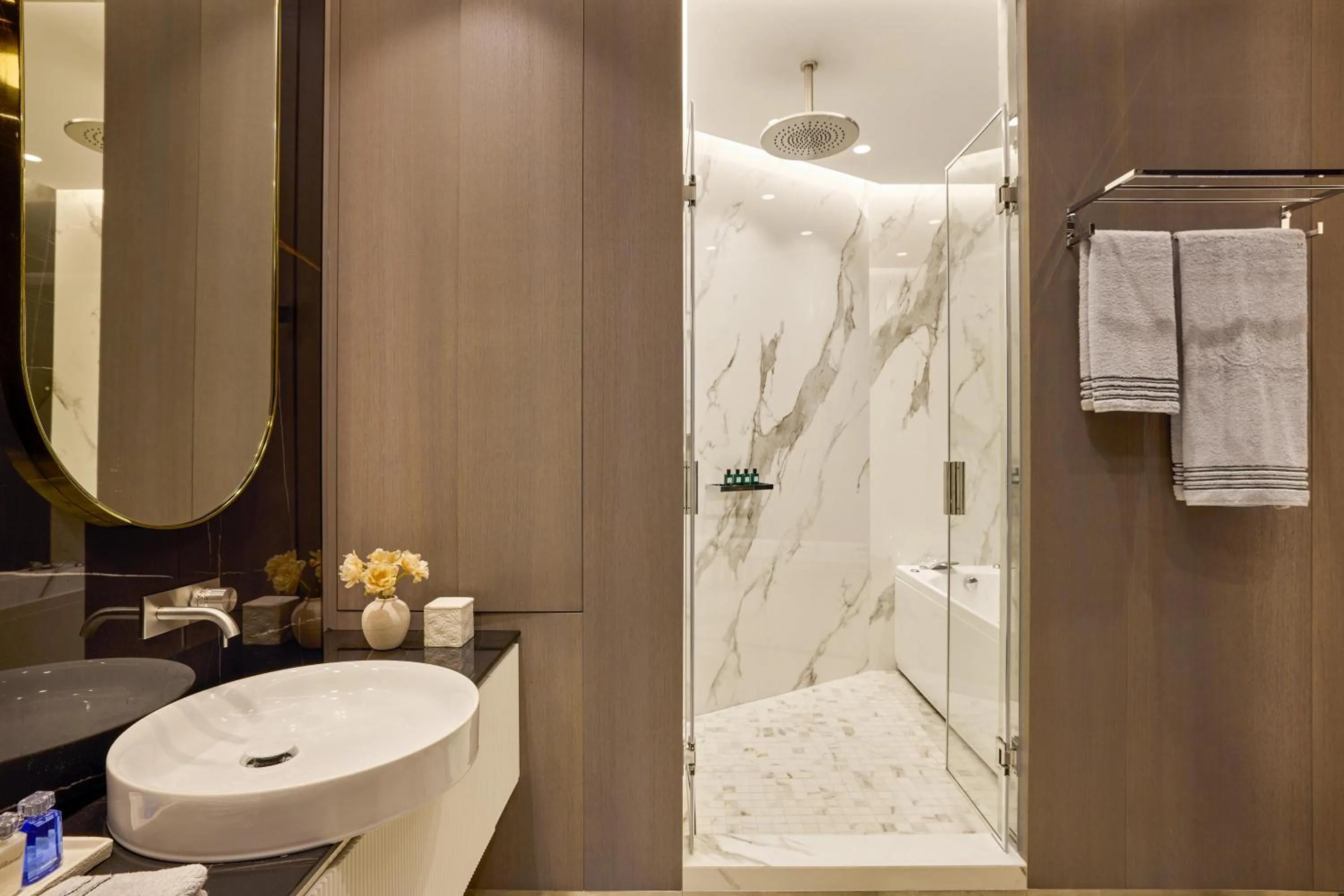 Shower in Pomegranate Wellness Spa Hotel