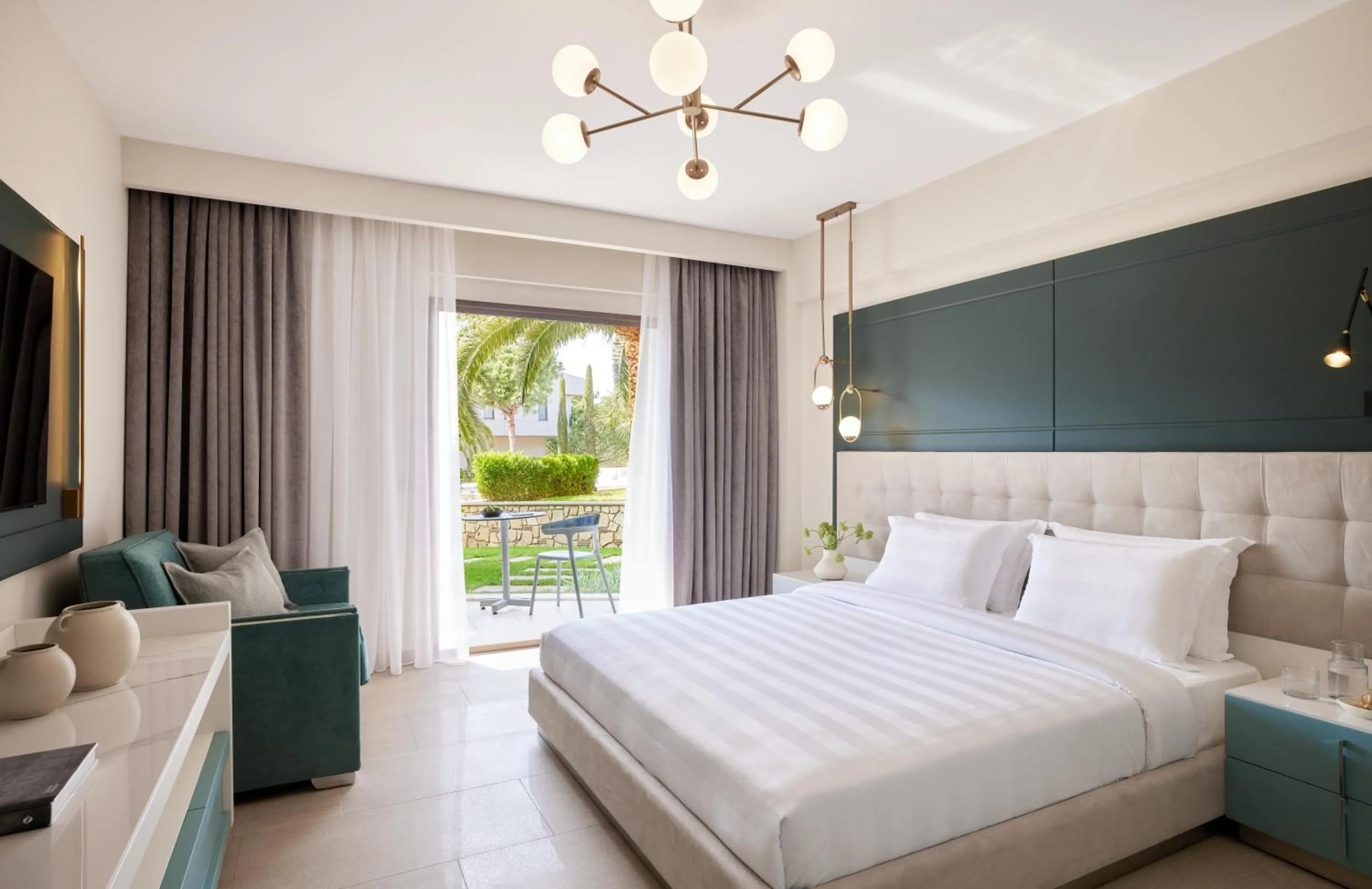 Bed in Pomegranate Wellness Spa Hotel