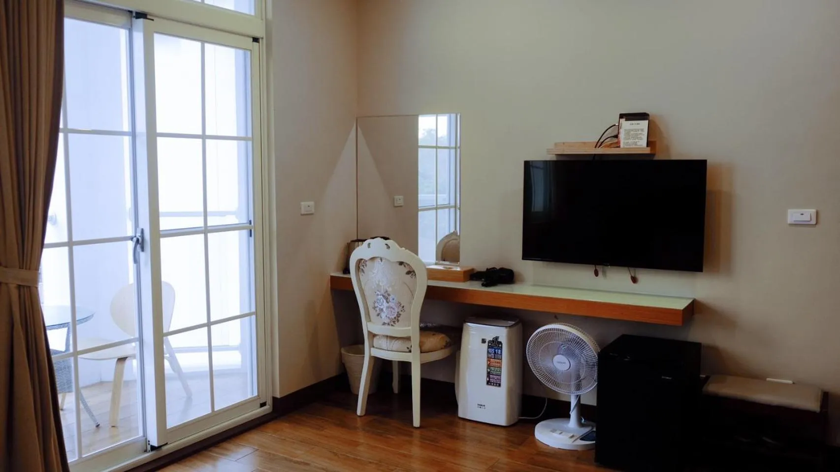 TV and multimedia in Xiaoliuqiu Loju Castle Inn