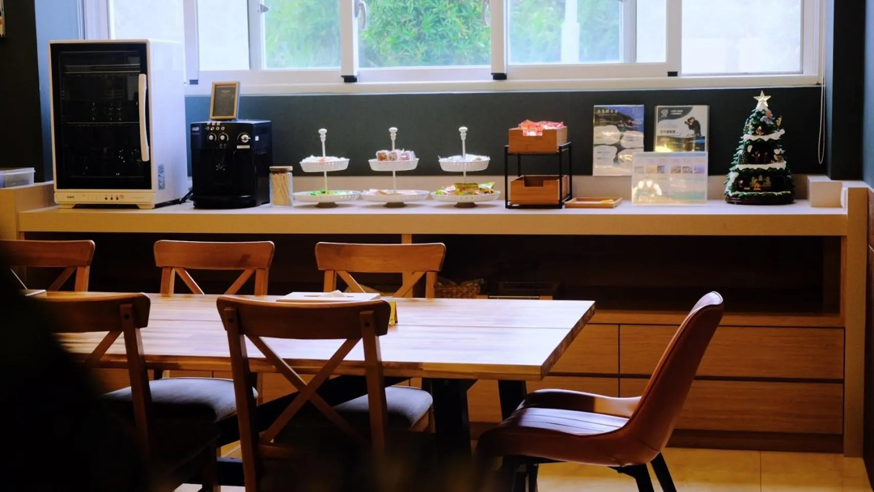 Seating area in Xiaoliuqiu Loju Castle Inn