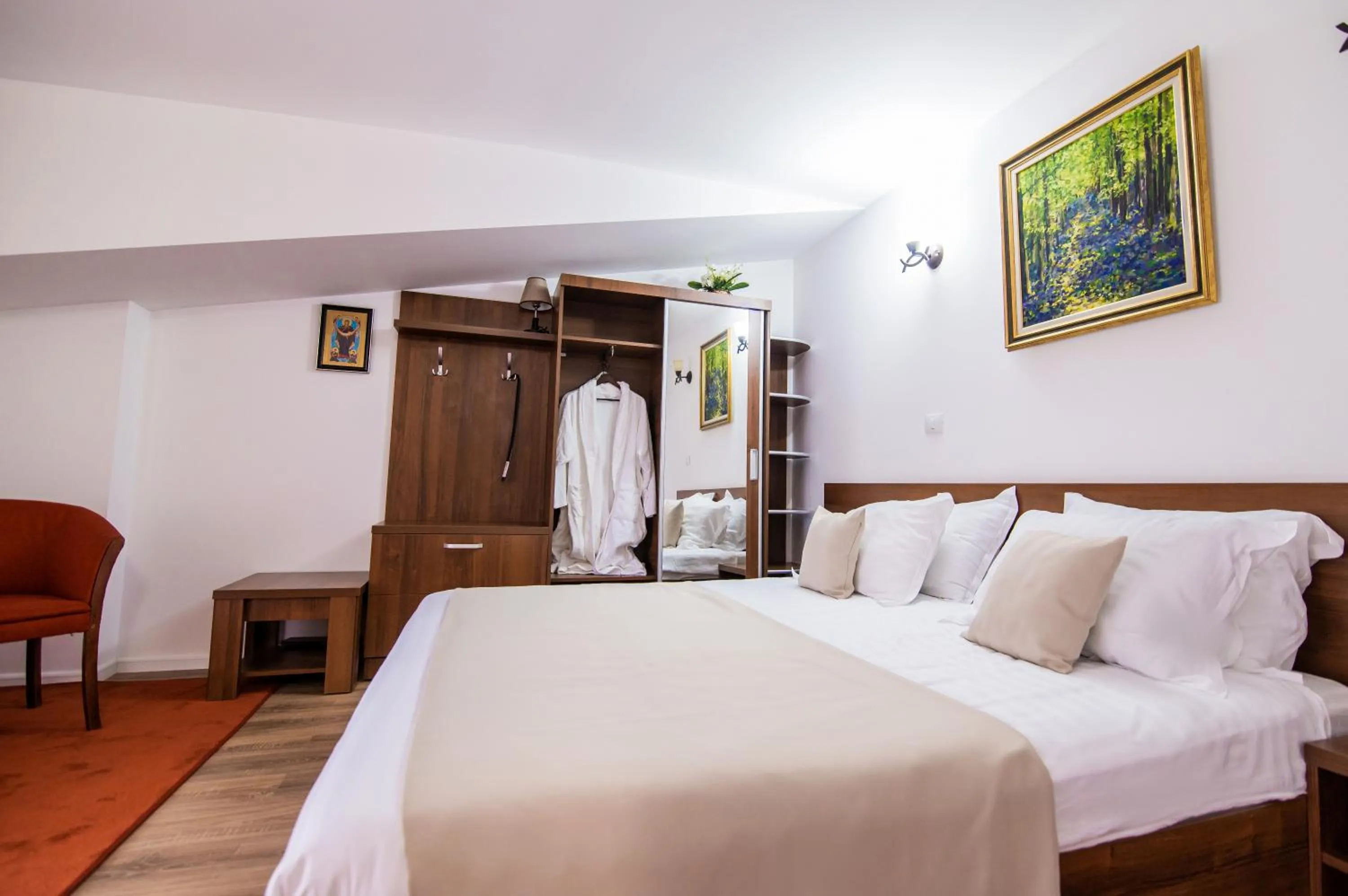 Bedroom, Bed in Hotel Class