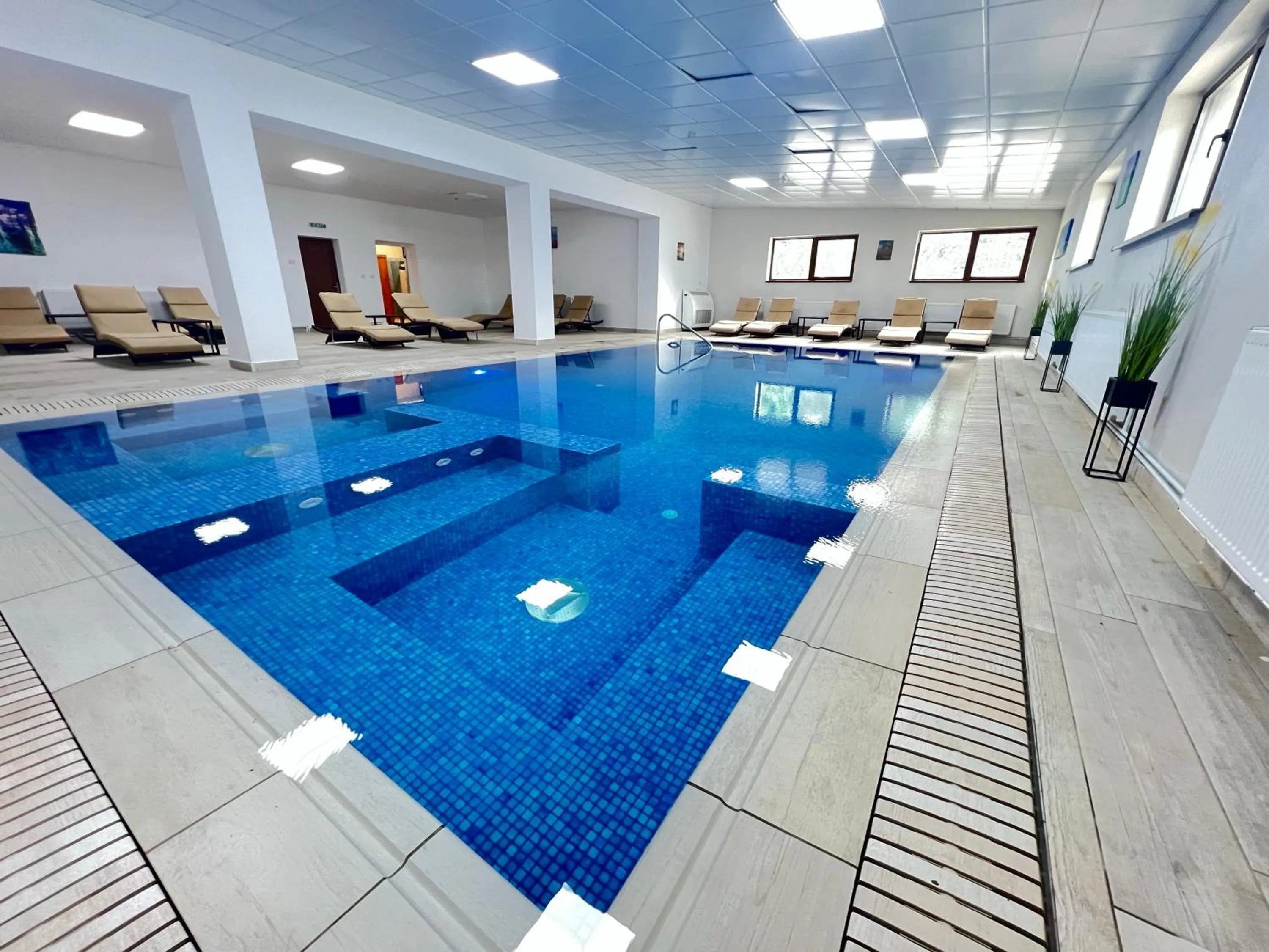 Swimming pool in Hotel Class