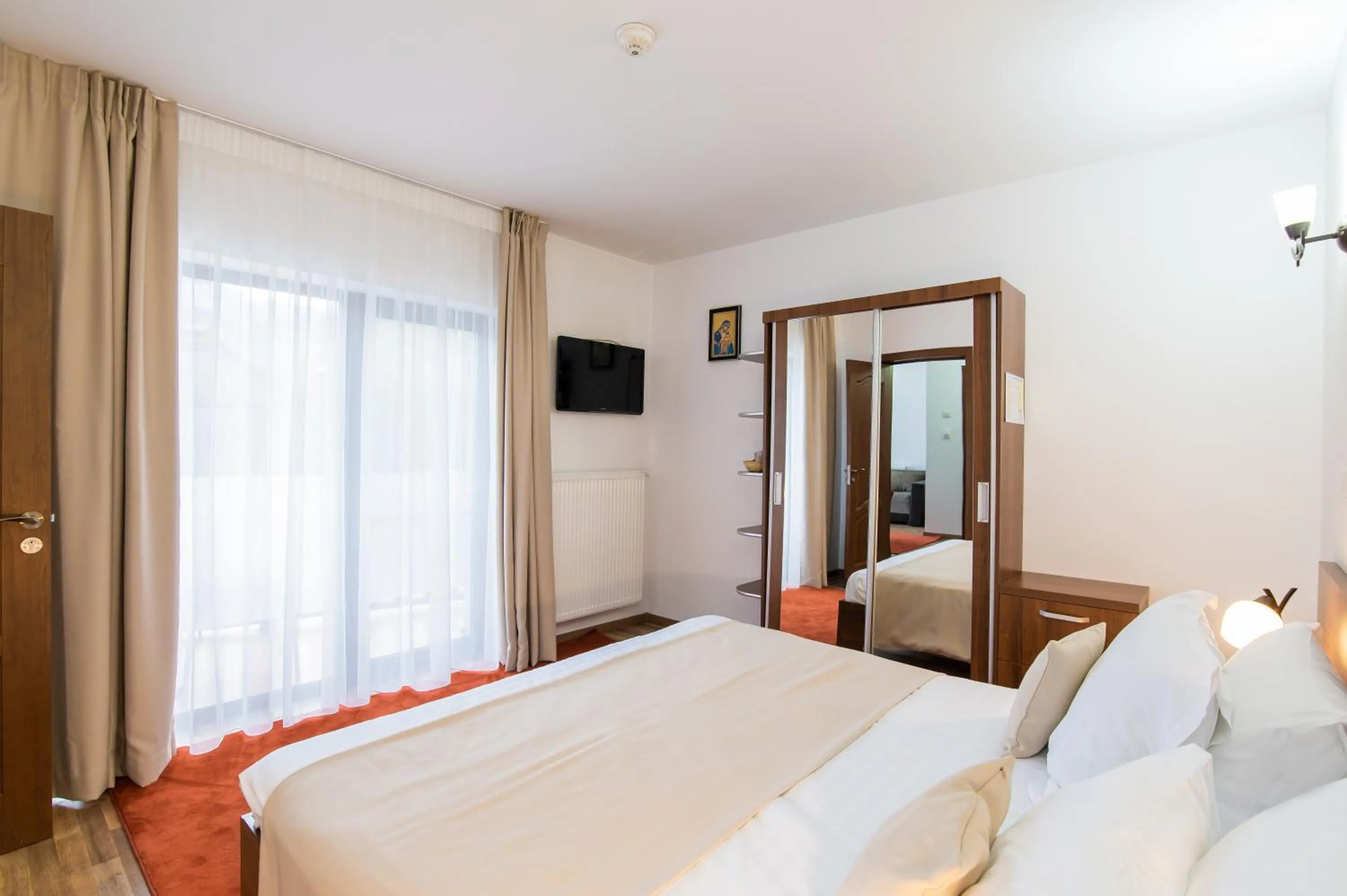 Bedroom, Bed in Hotel Class