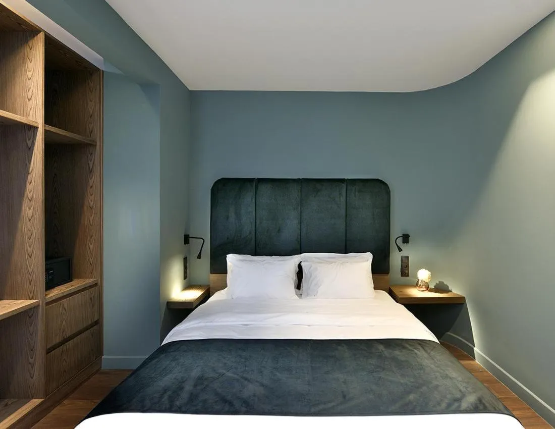 Bedroom, Bed in Roomore Apartments