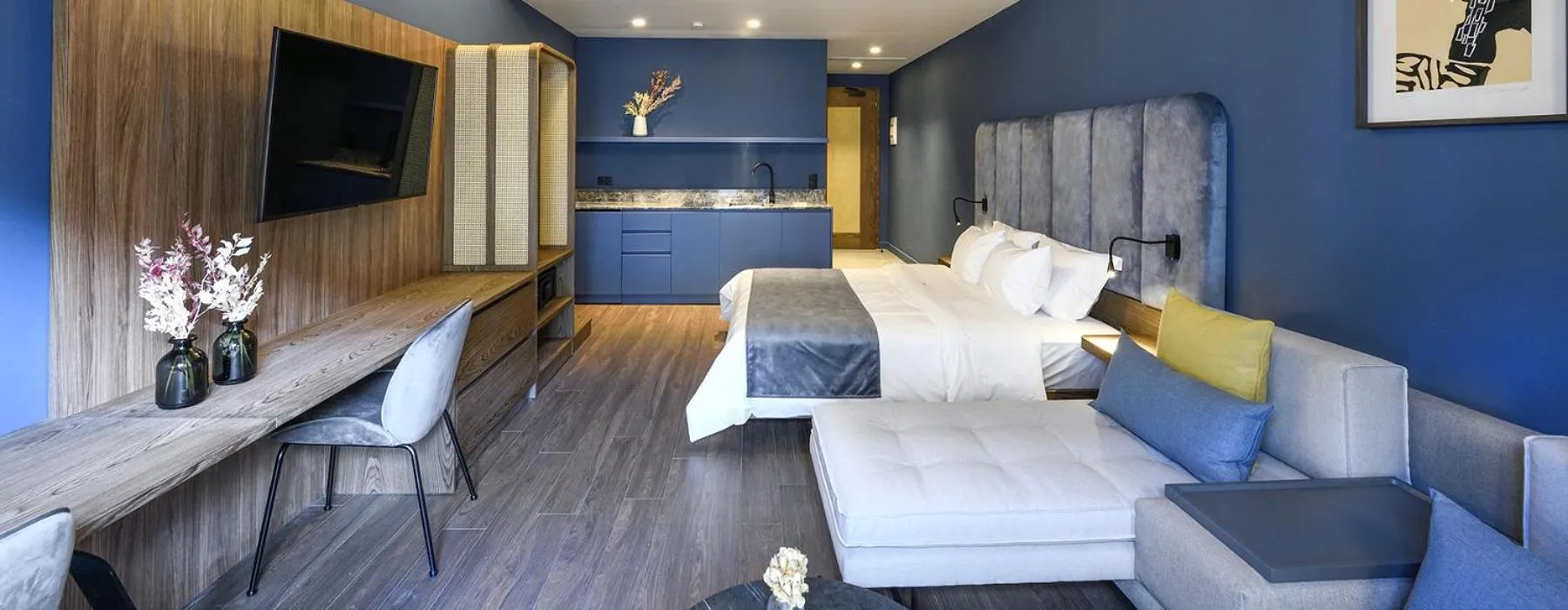 Seating area in Roomore Apartments