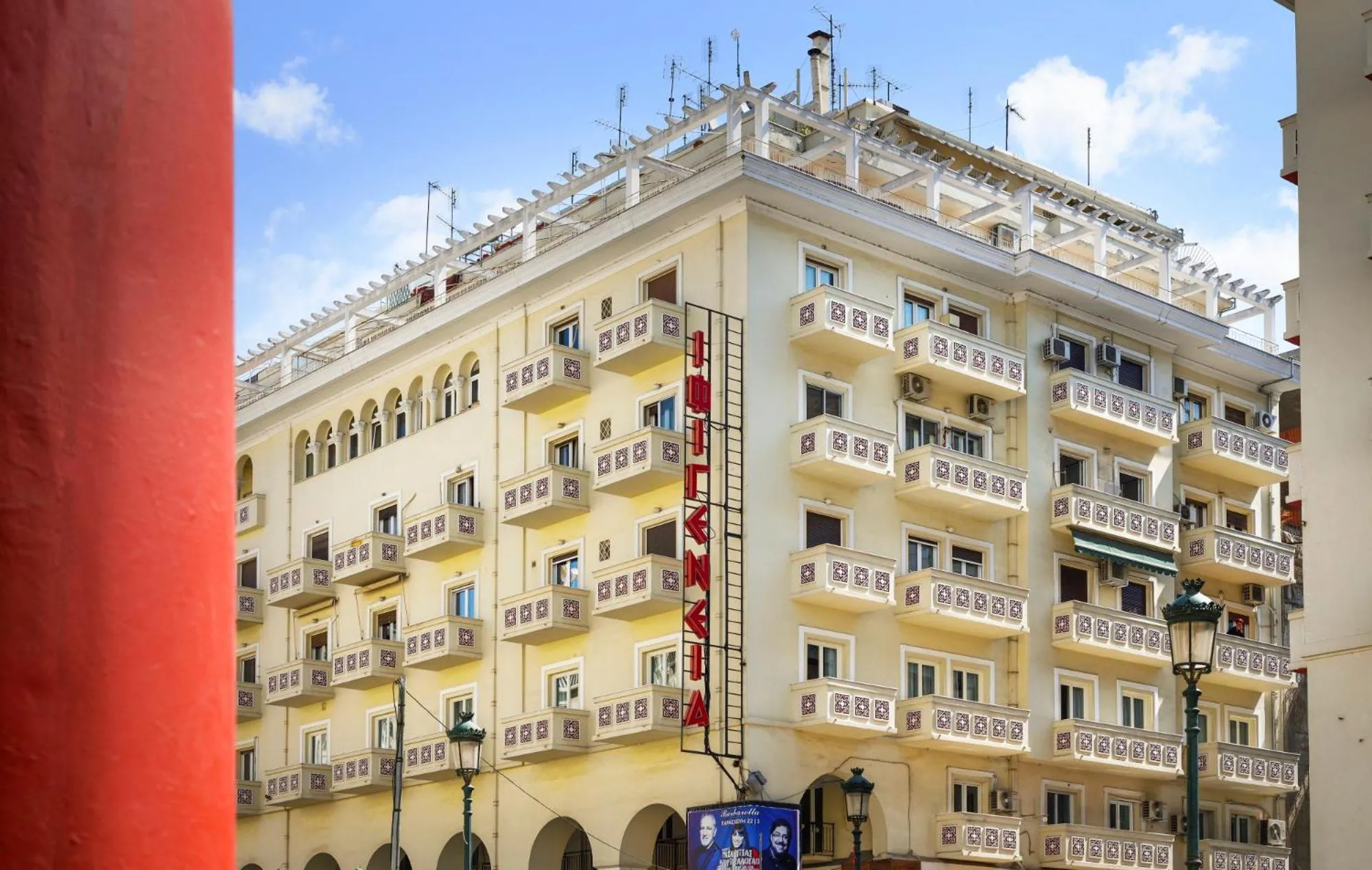 Facade/entrance in Roomore Apartments