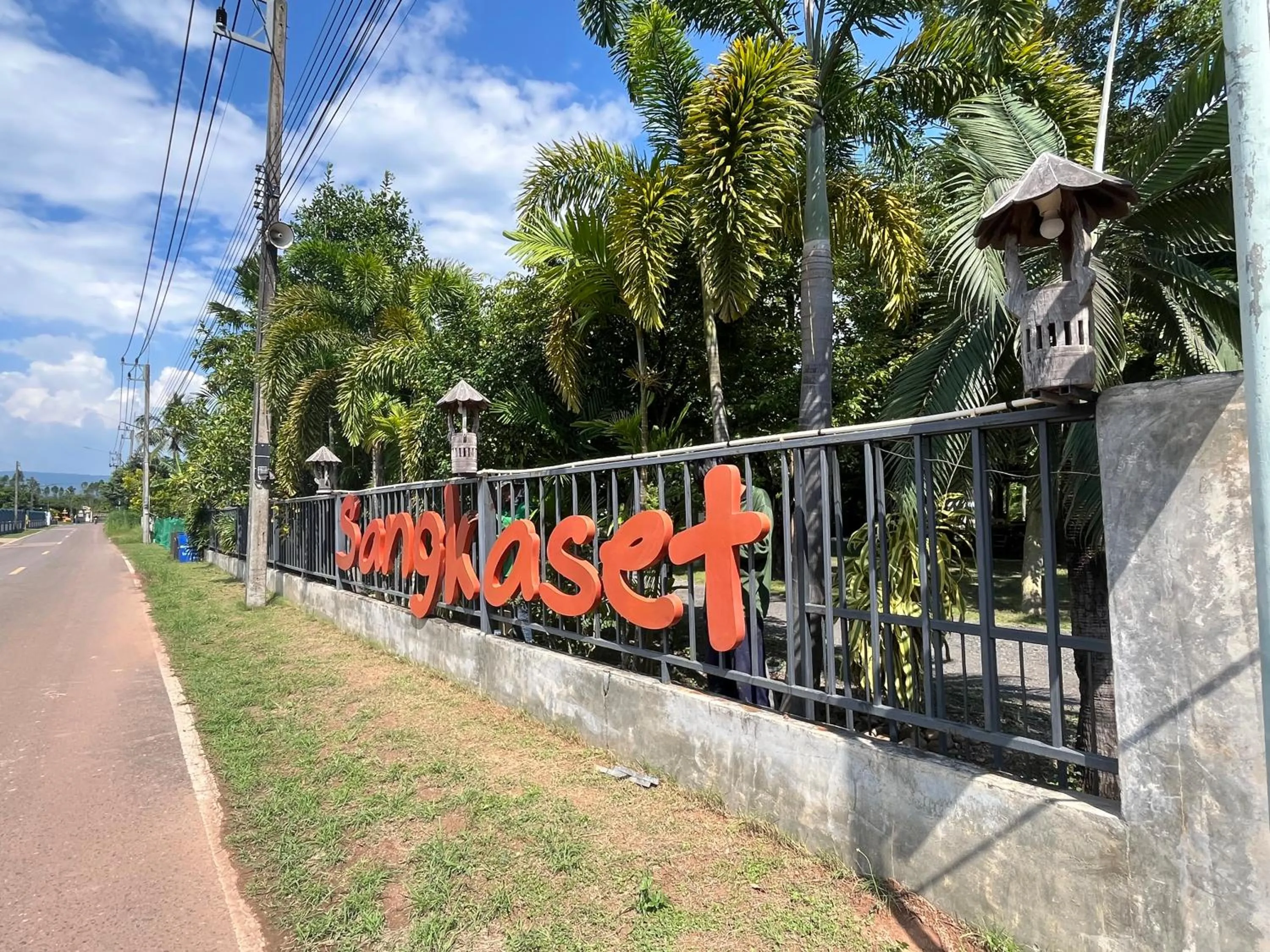 Facade/entrance in Sangkaset Resort