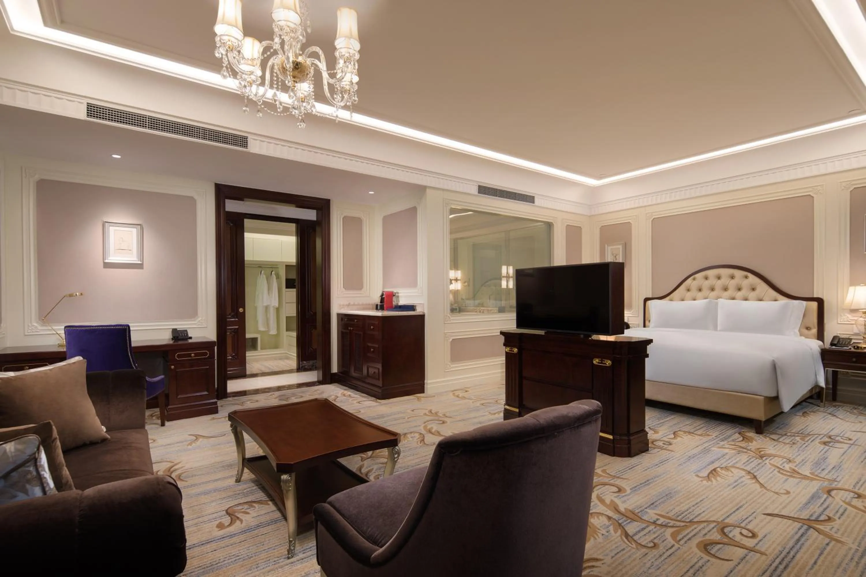 Photo of the whole room, Bed in Radisson Blu Forest Manor Shanghai Hongqiao - Near NECC