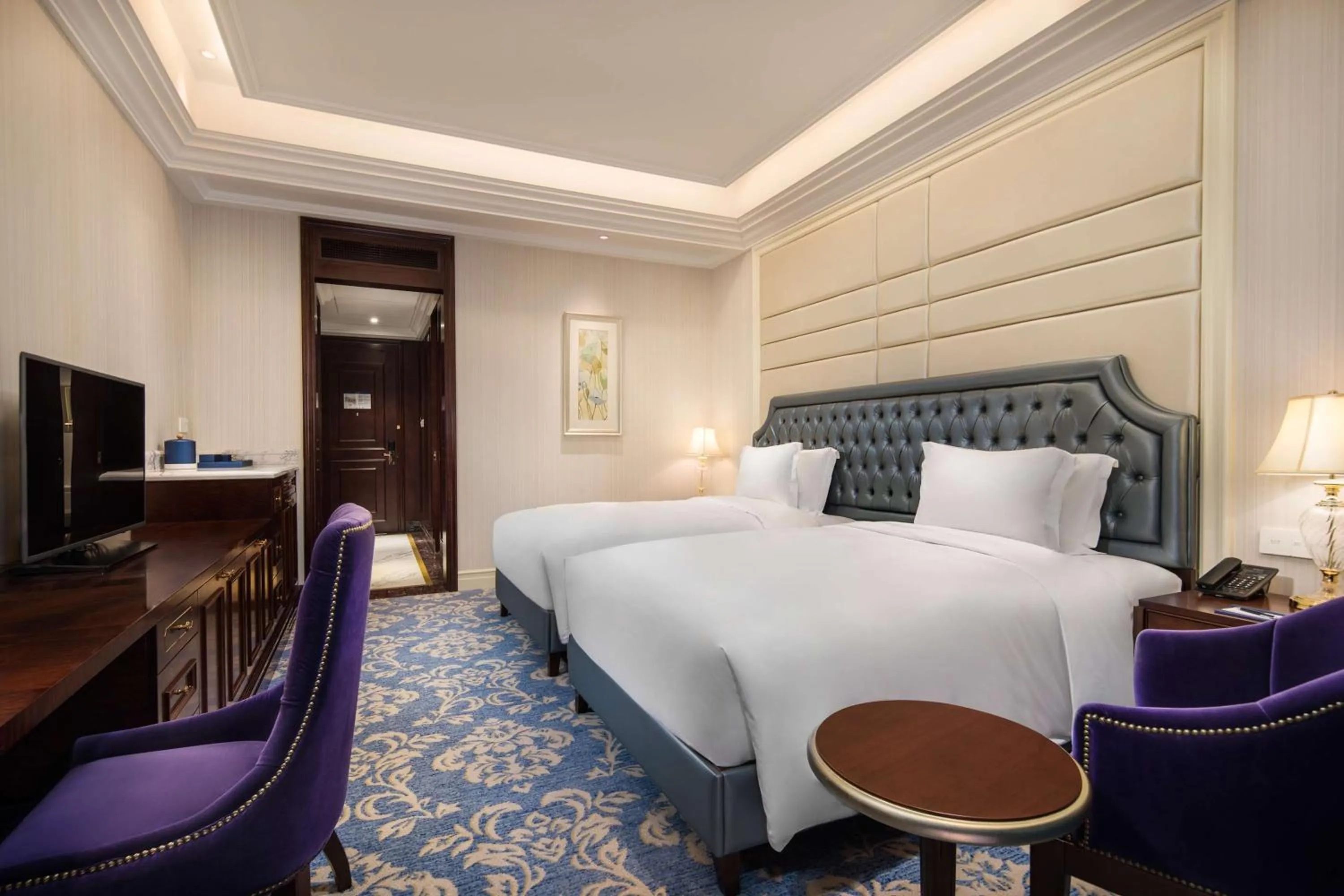 Photo of the whole room, Bed in Radisson Blu Forest Manor Shanghai Hongqiao - Near NECC