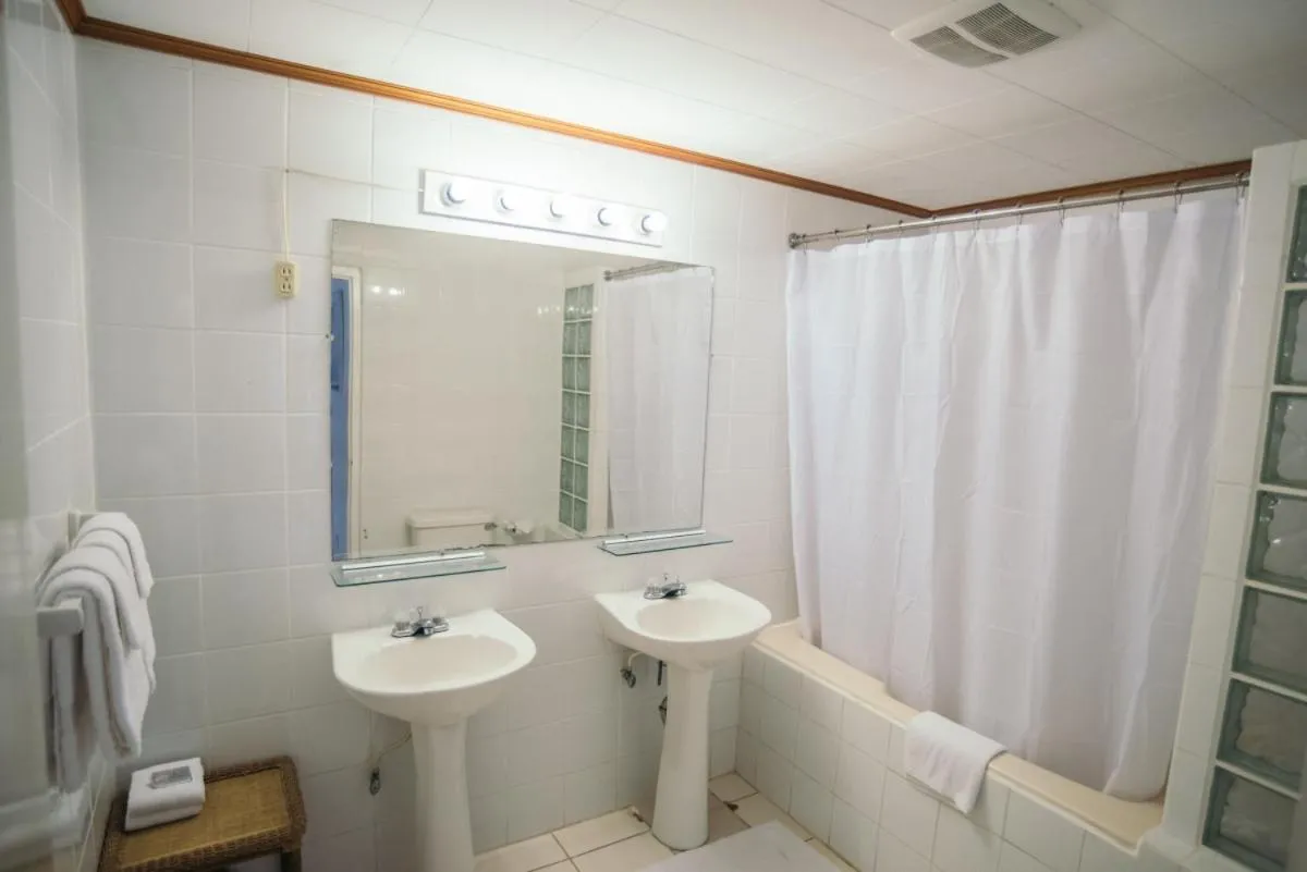 Bathroom in Aruba Beach Villas
