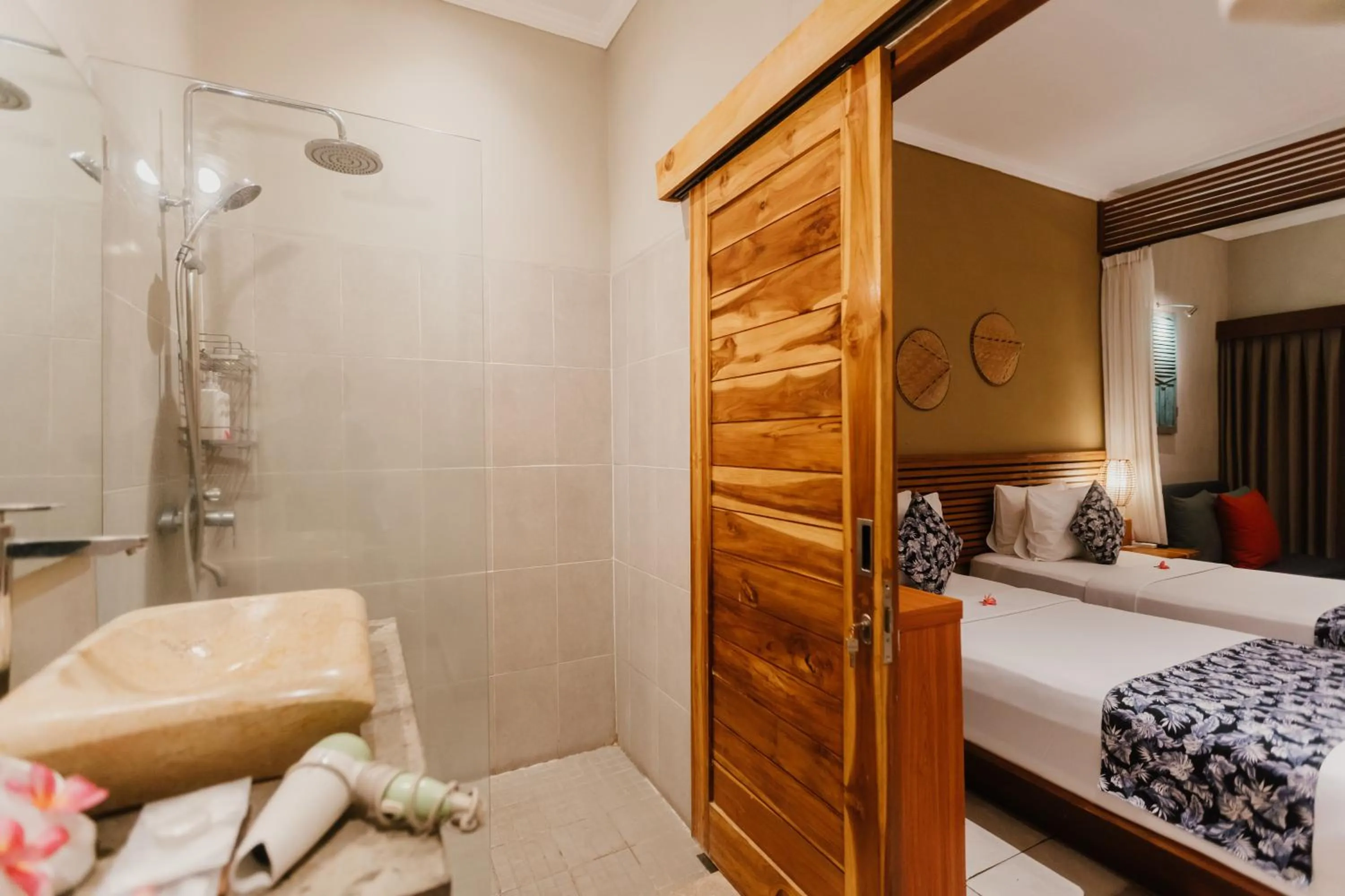 Shower, Bed in Pangkung Sari Bed and Breakfast